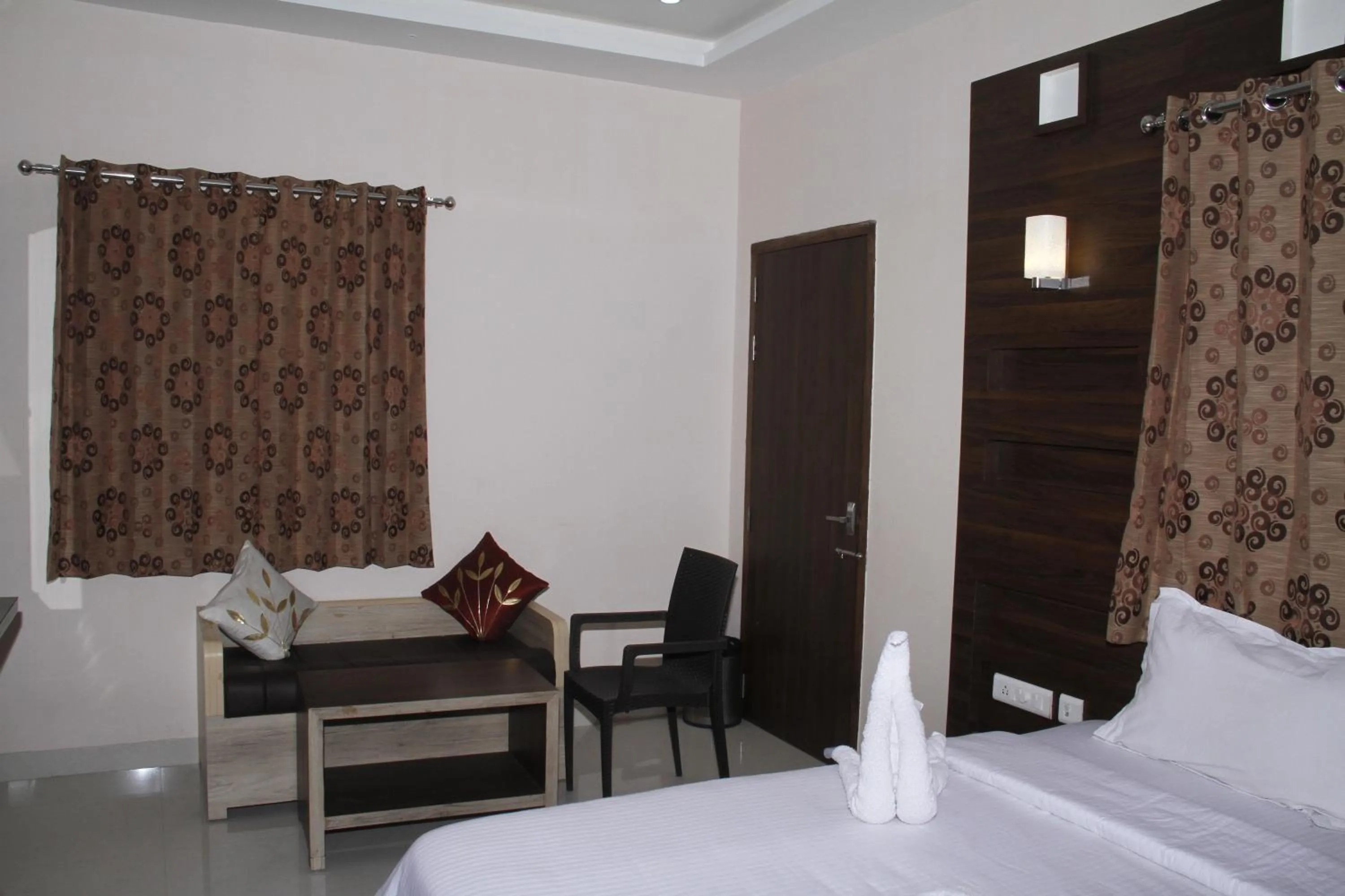 Decorative detail, Bed in Jeyam Residency