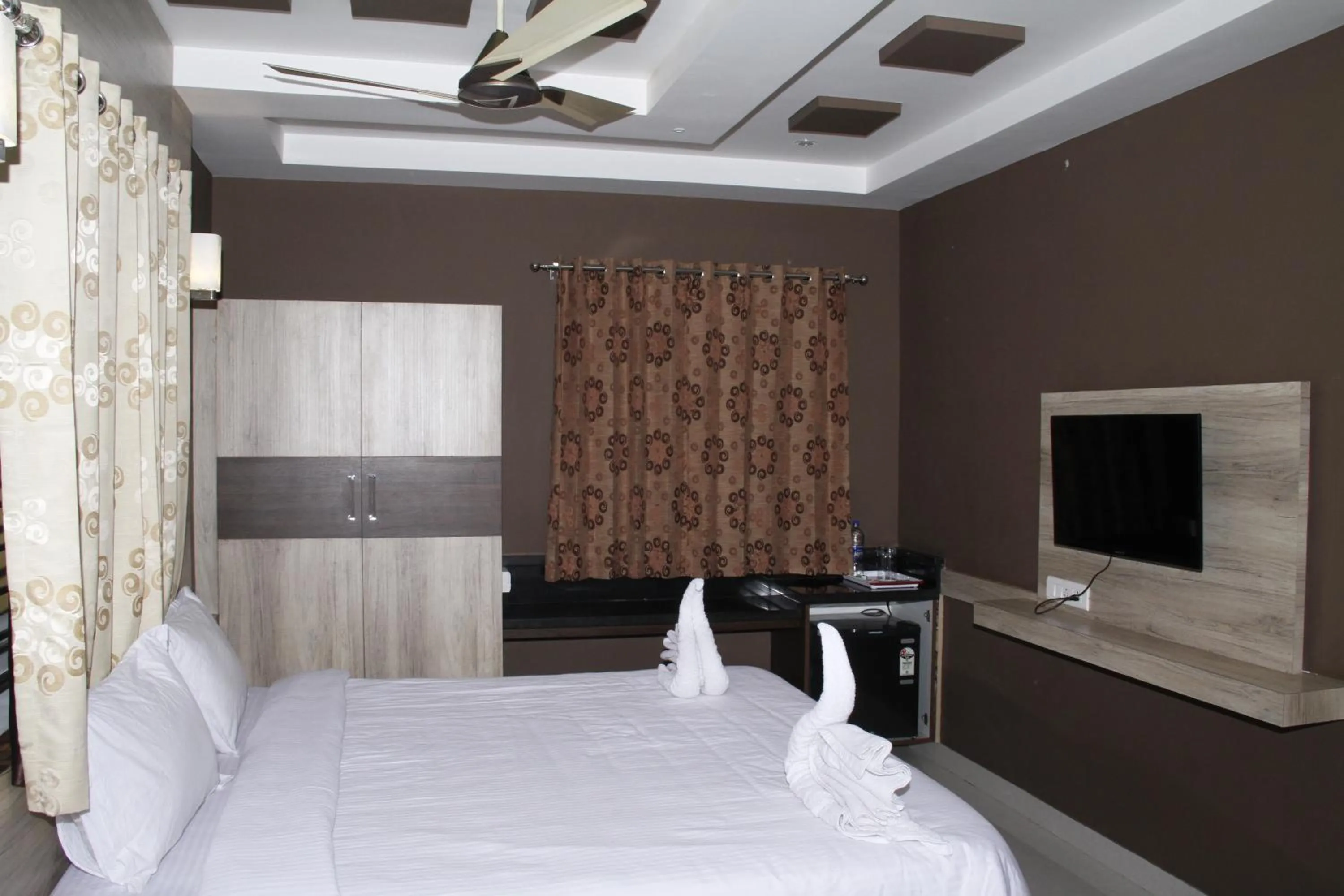 Decorative detail, Bed in Jeyam Residency