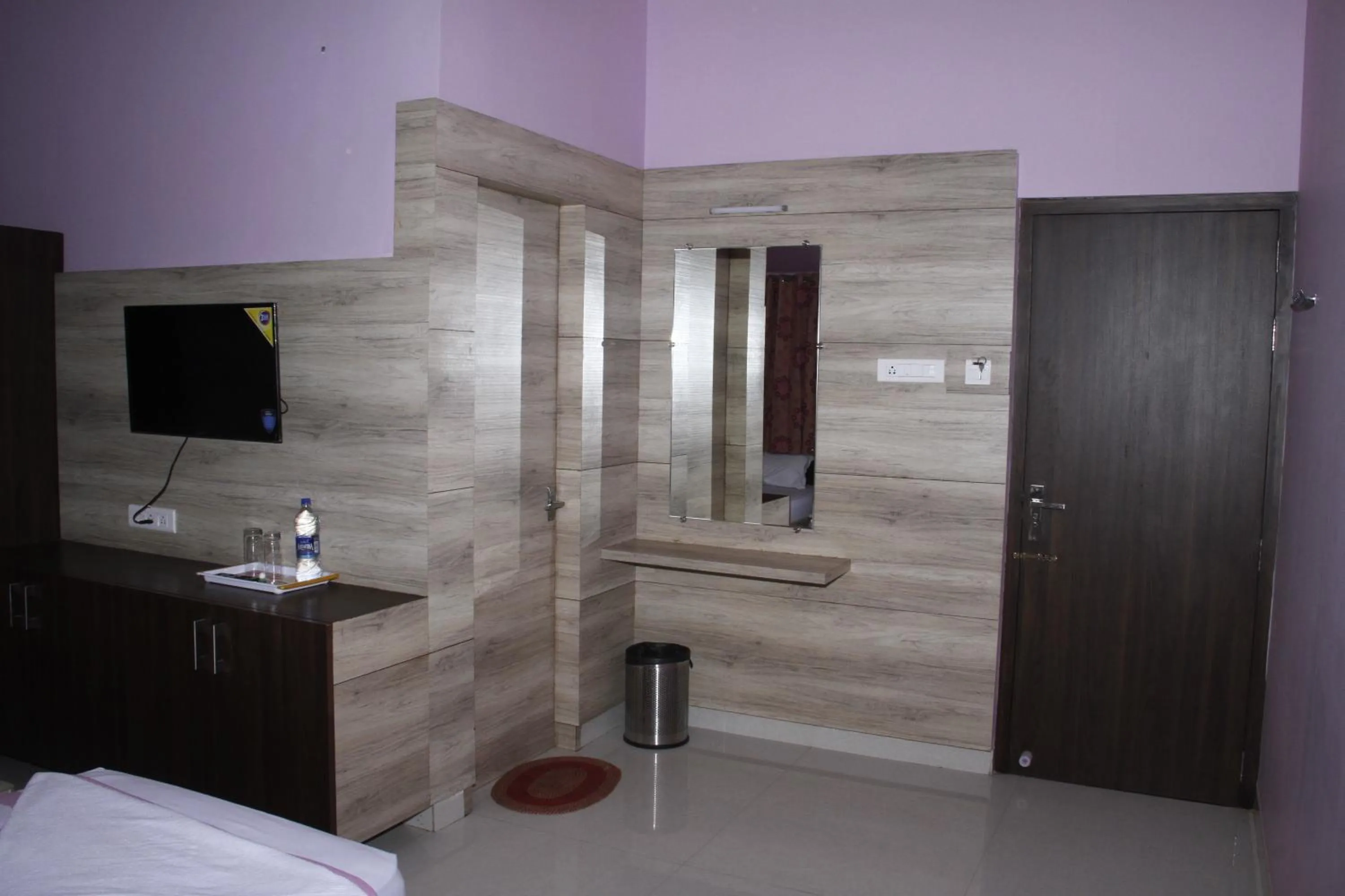 Decorative detail, Bed in Jeyam Residency