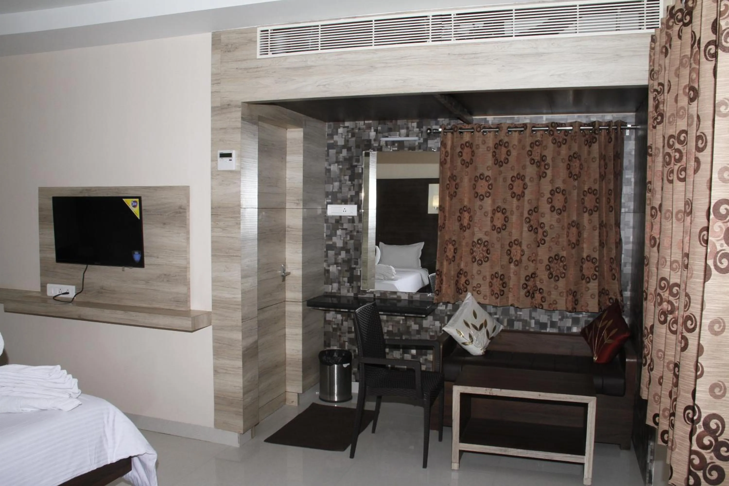 Decorative detail, Bed in Jeyam Residency