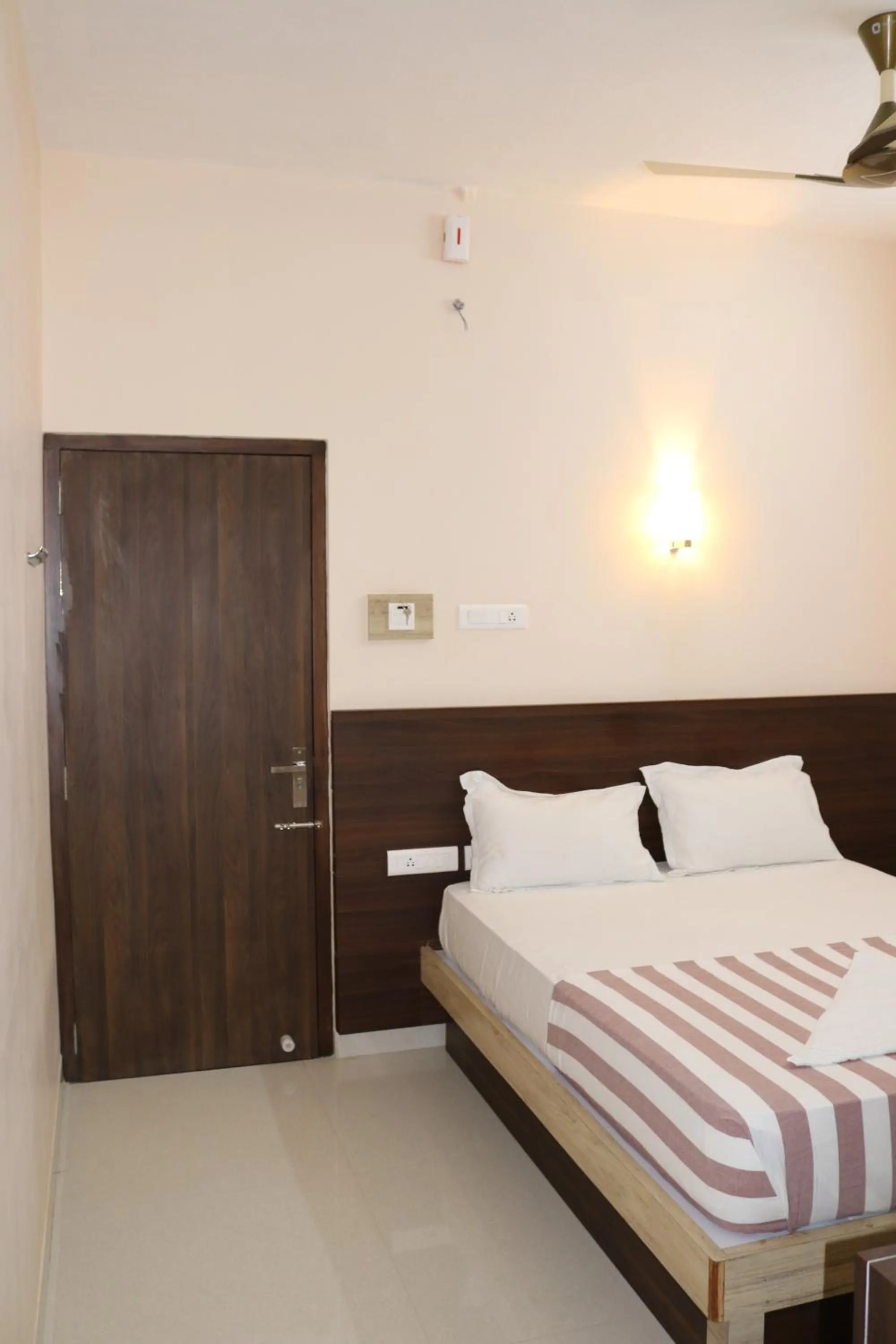Decorative detail, Bed in Jeyam Residency