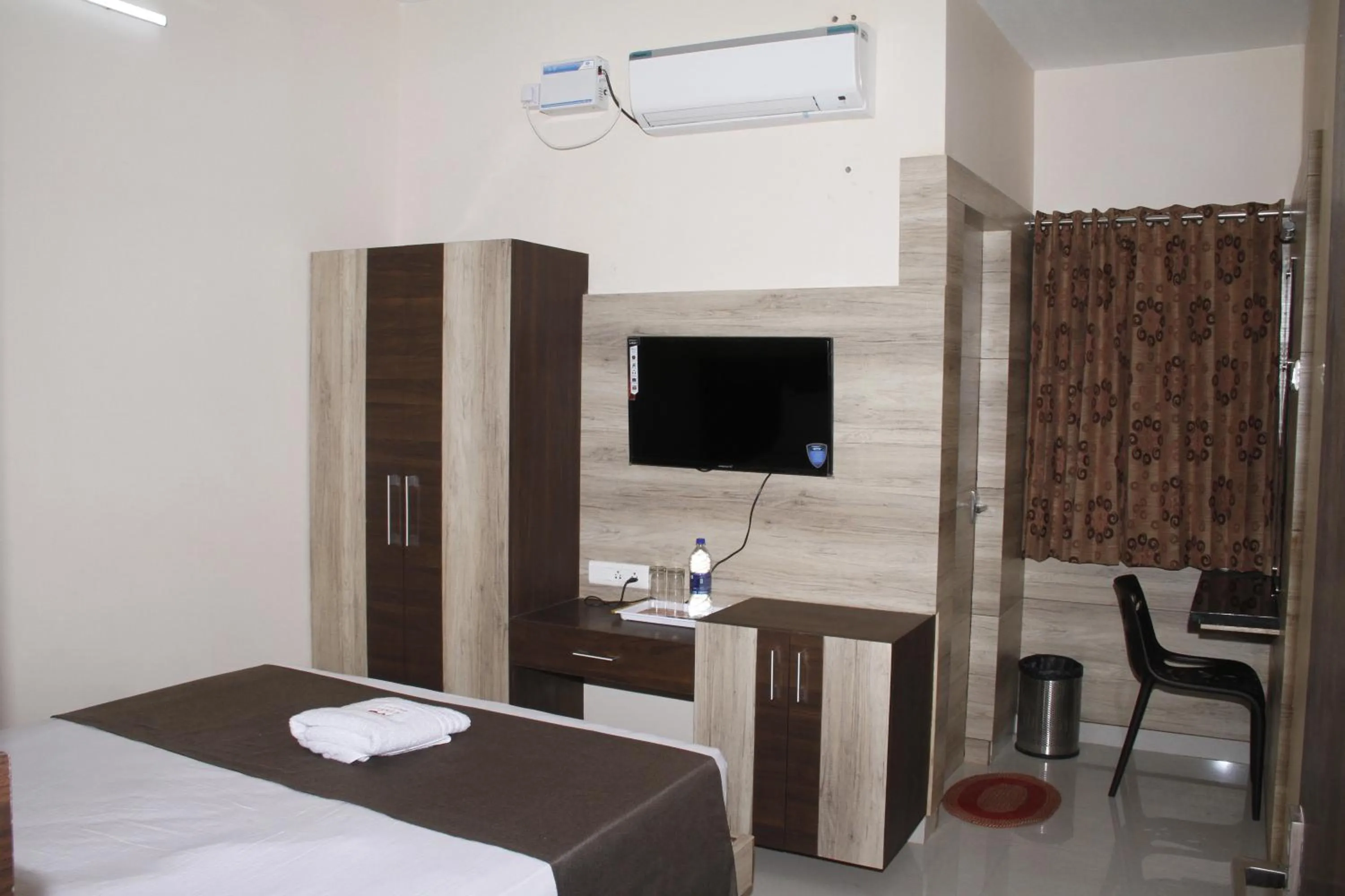 Decorative detail, Bed in Jeyam Residency