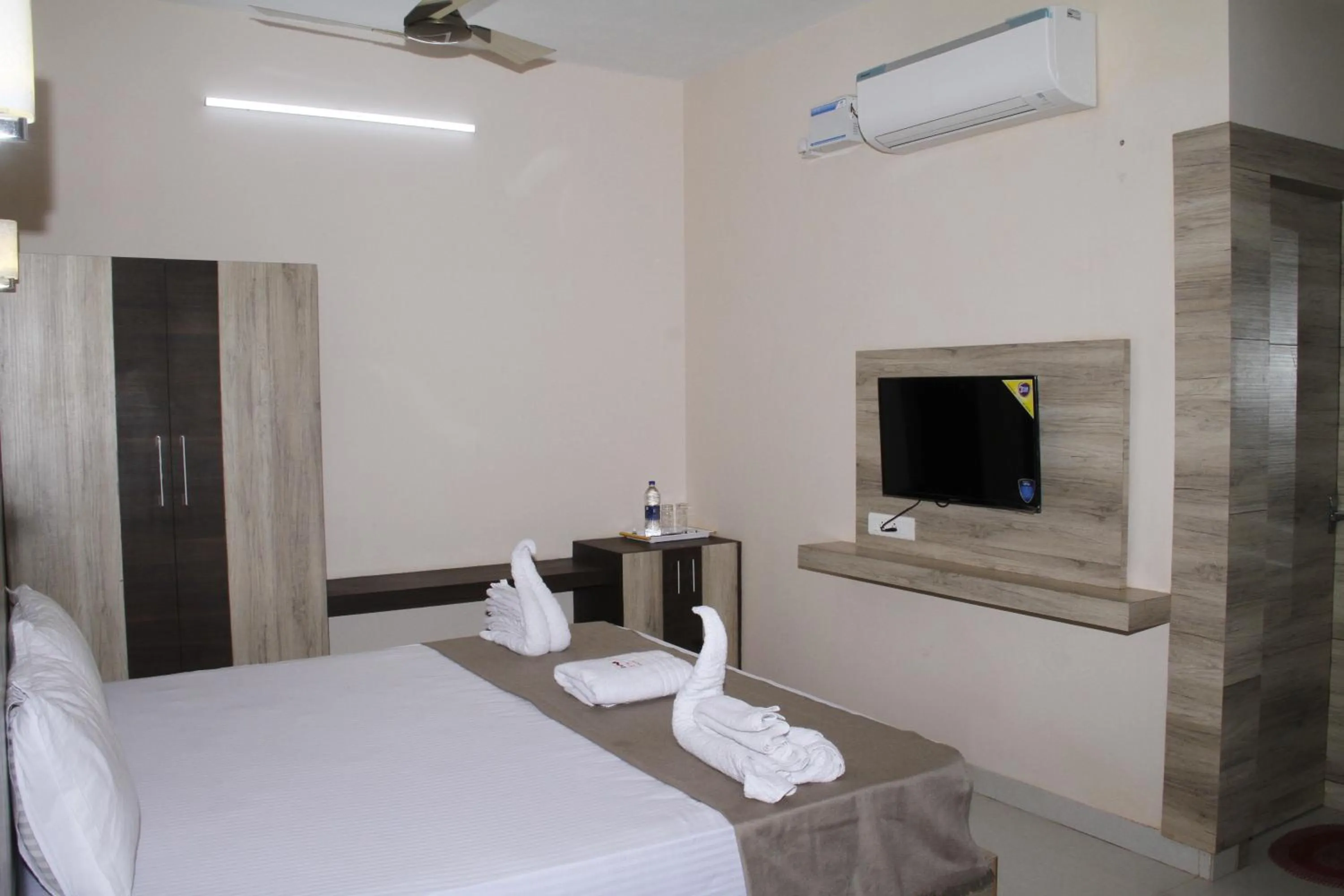 Decorative detail, Bed in Jeyam Residency