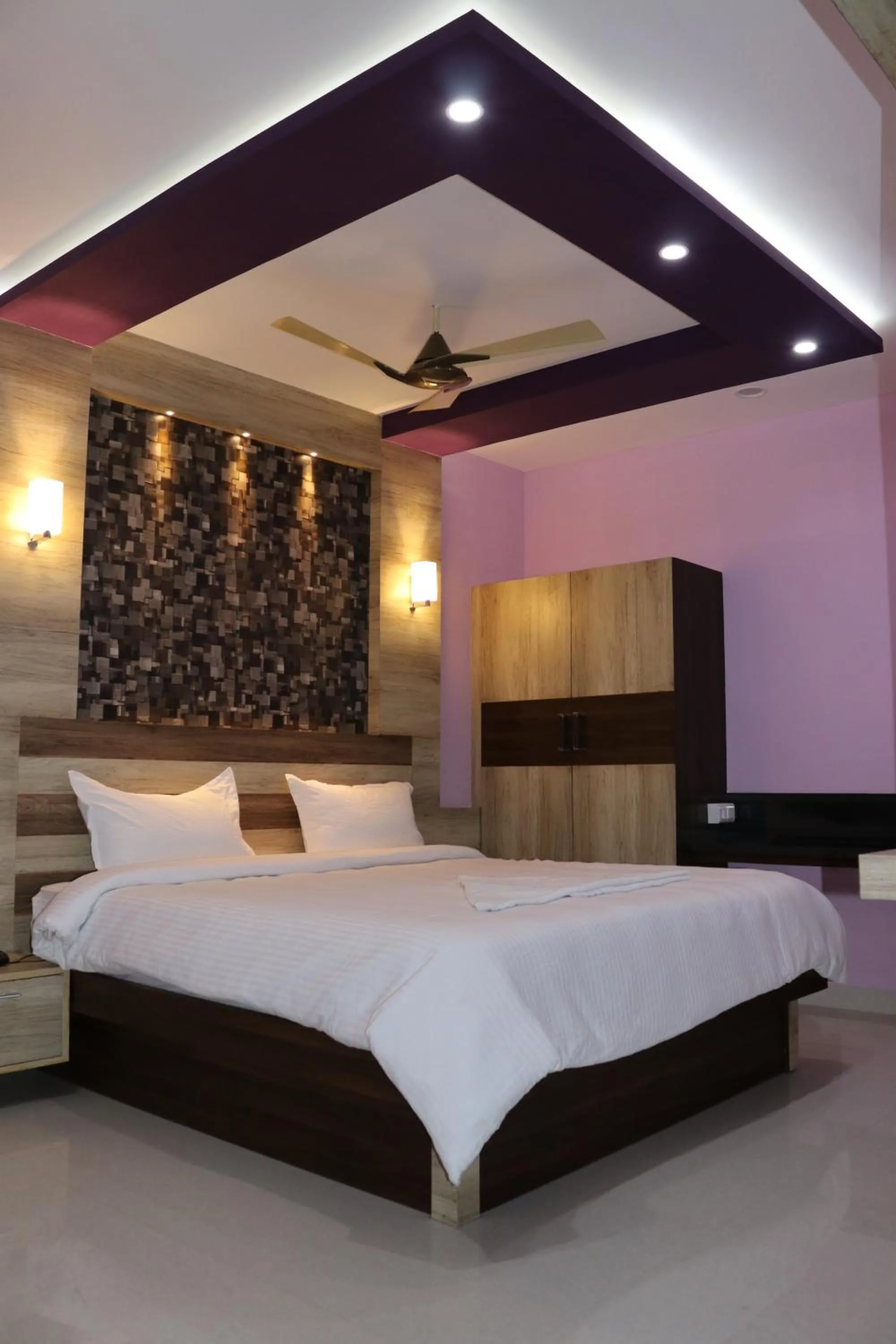 Decorative detail, Bed in Jeyam Residency