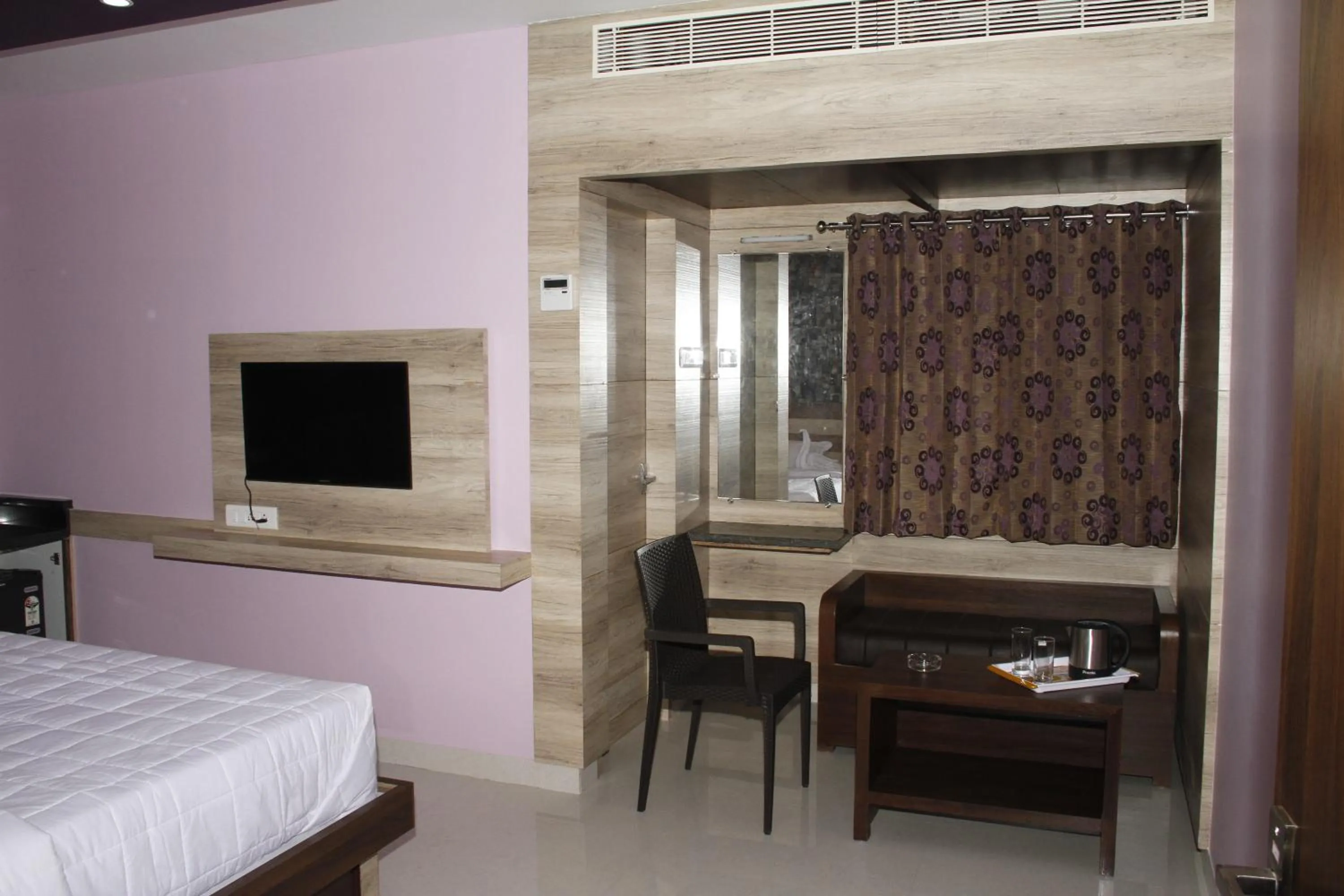 Decorative detail, Bed in Jeyam Residency