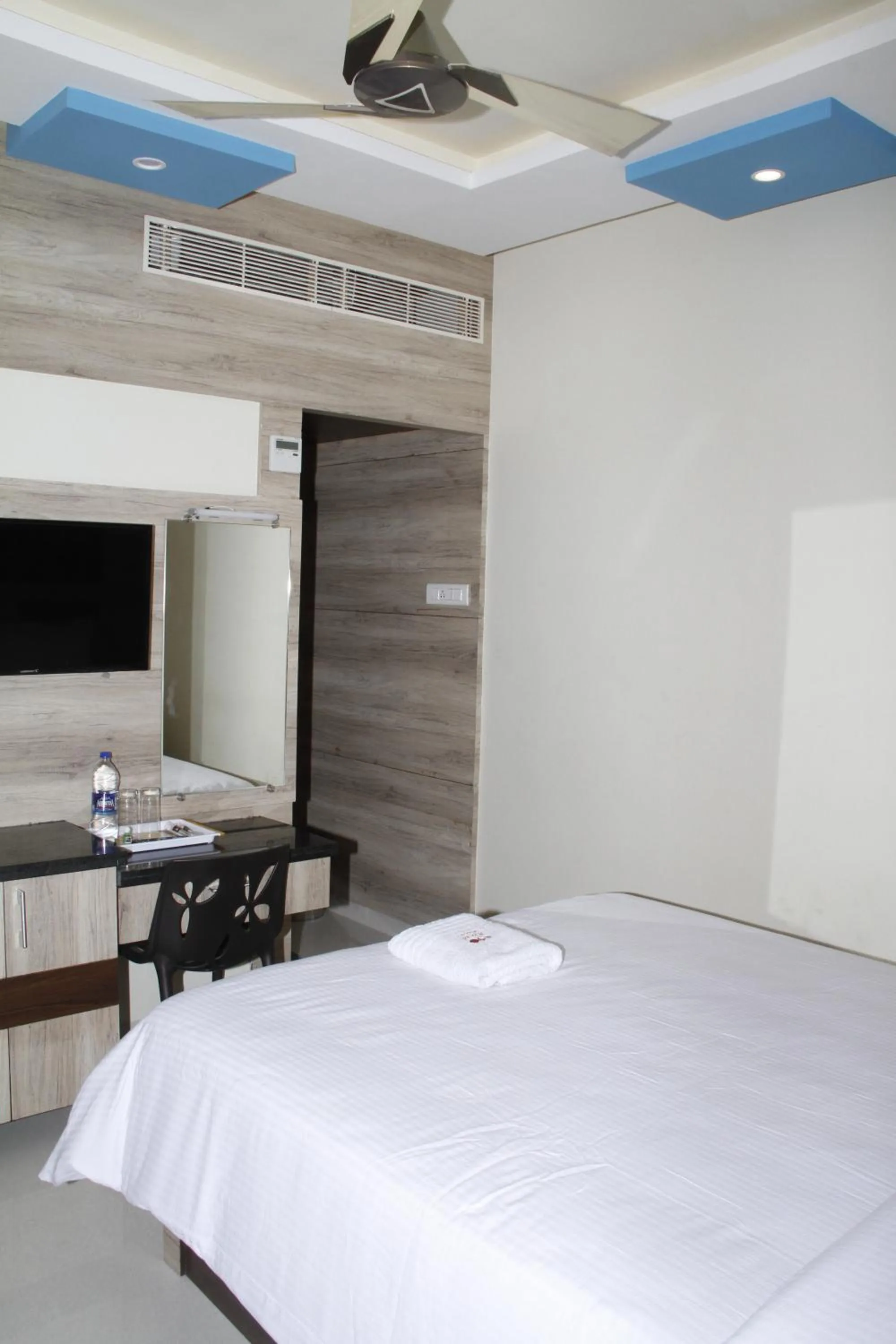 Photo of the whole room, Bed in Jeyam Residency