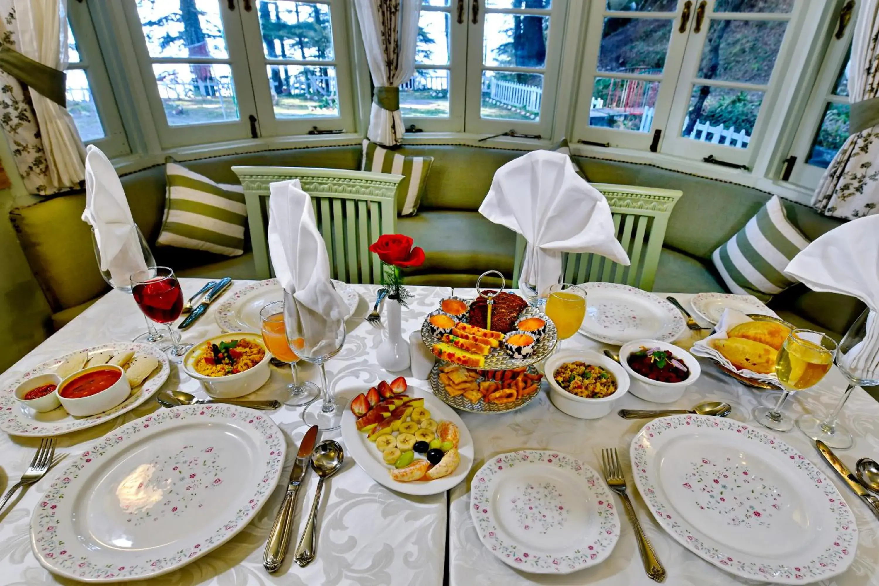 Restaurant/places to eat in Brij Villa, Dalhousie - A Colonial Luxury Retreat Restaurant/places to eat in Brij Villa, Dalhousie - A Colonial Luxury Retreat