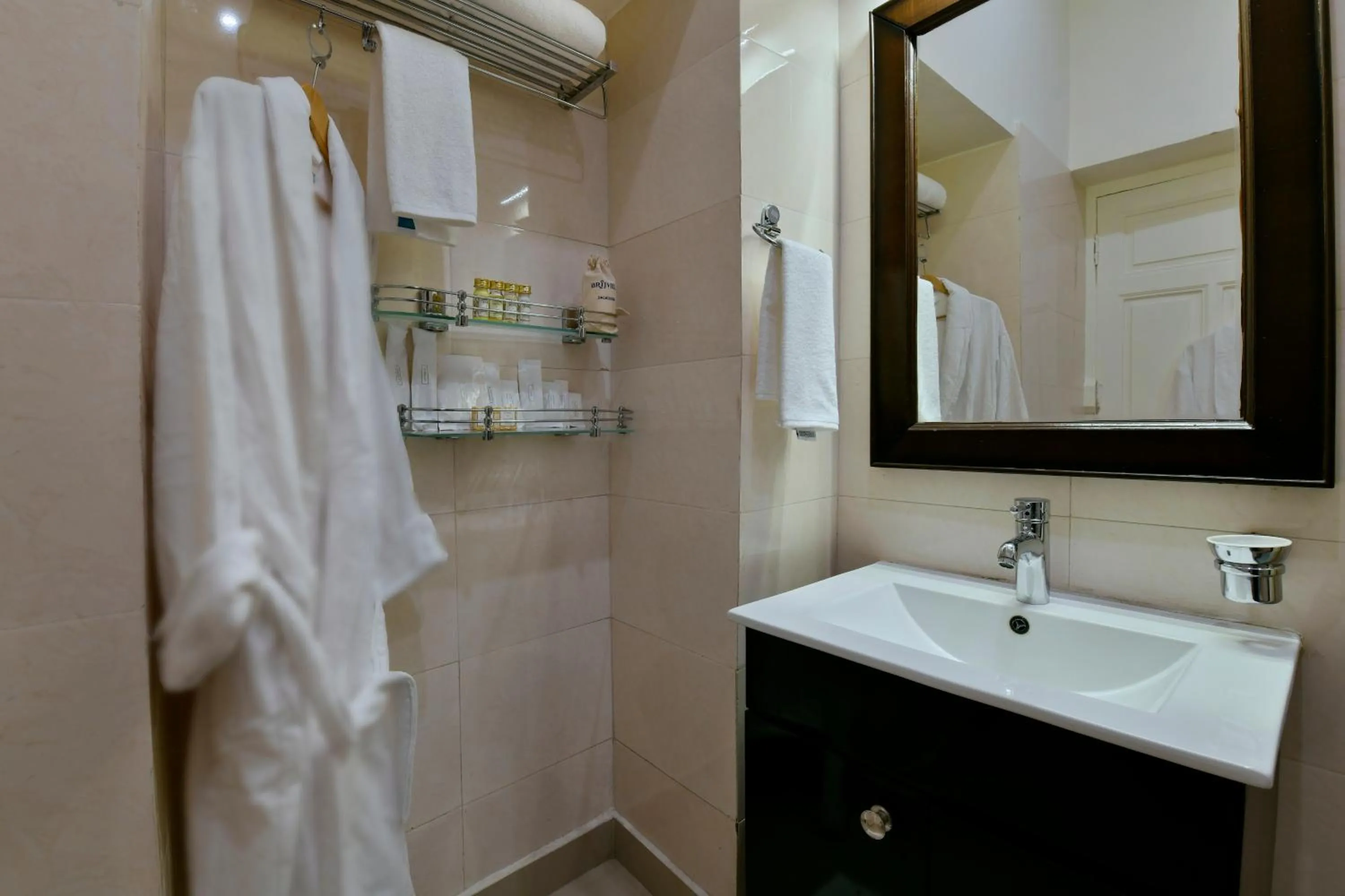 Bathroom in Brij Villa, Dalhousie - A Colonial Luxury Retreat