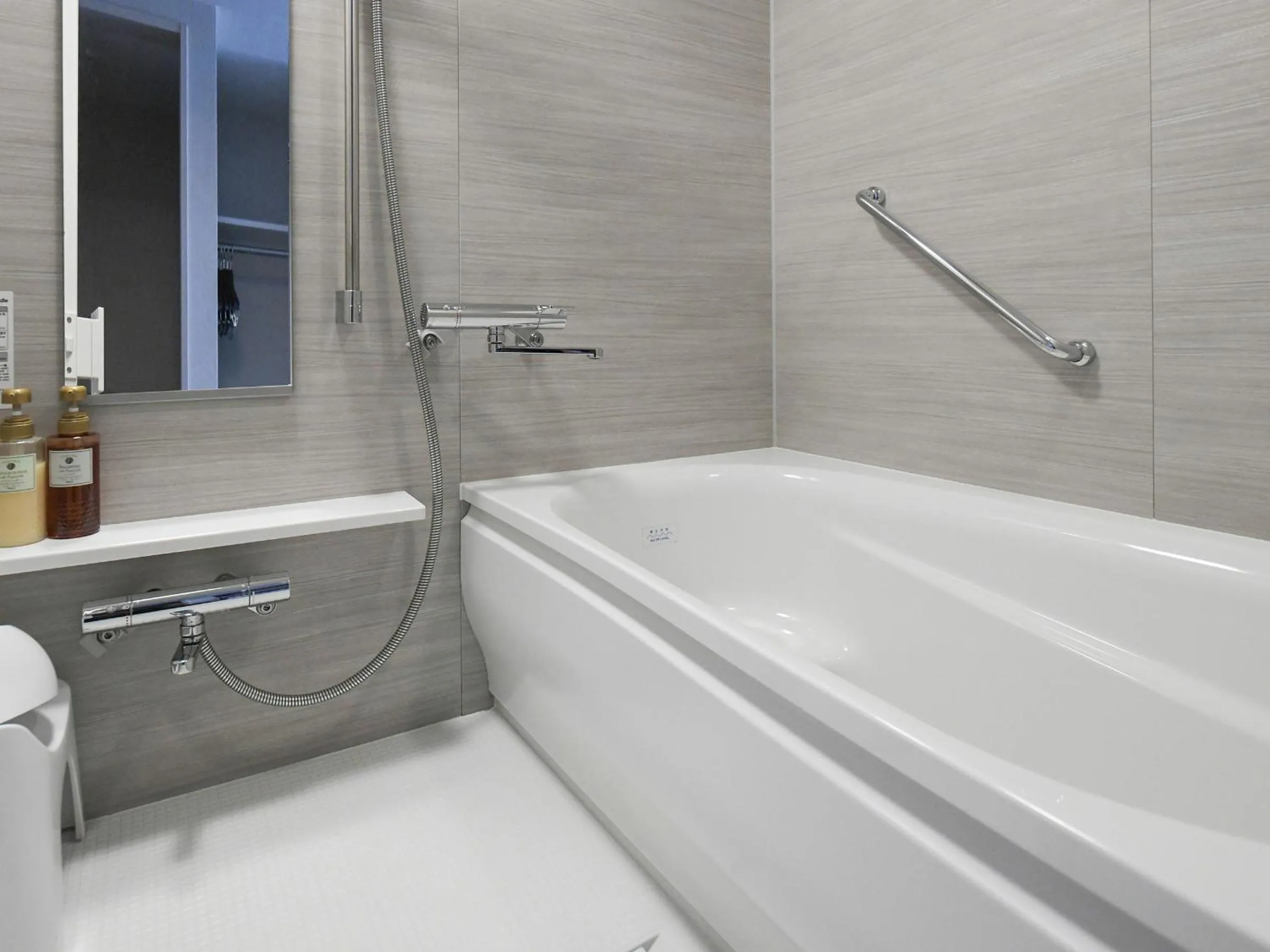 Bathroom in Vessel Inn Shigamoriyama Station