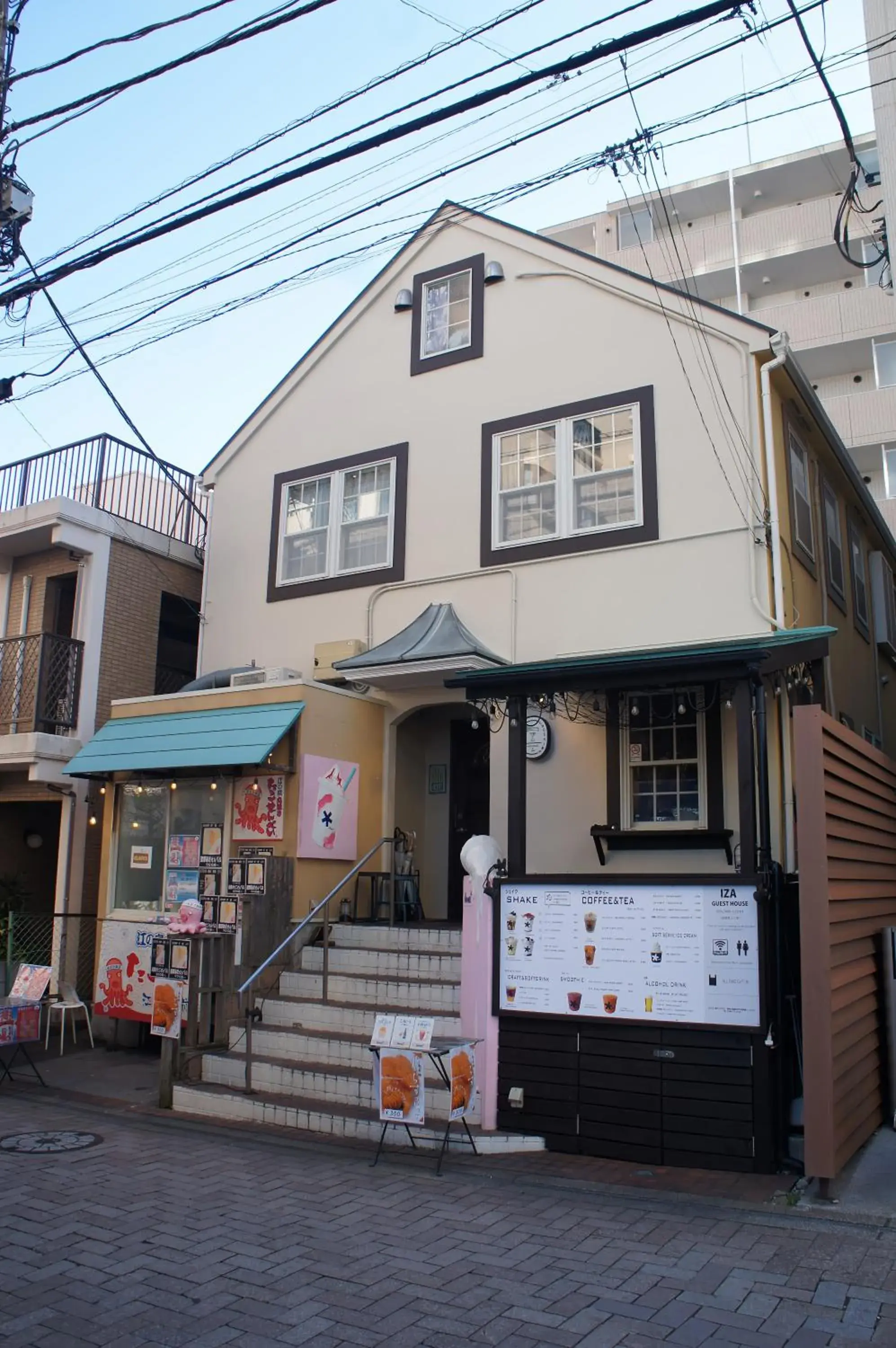 Property building in IZA Enoshima Guest House and Bar Property building in IZA Enoshima Guest House and Bar