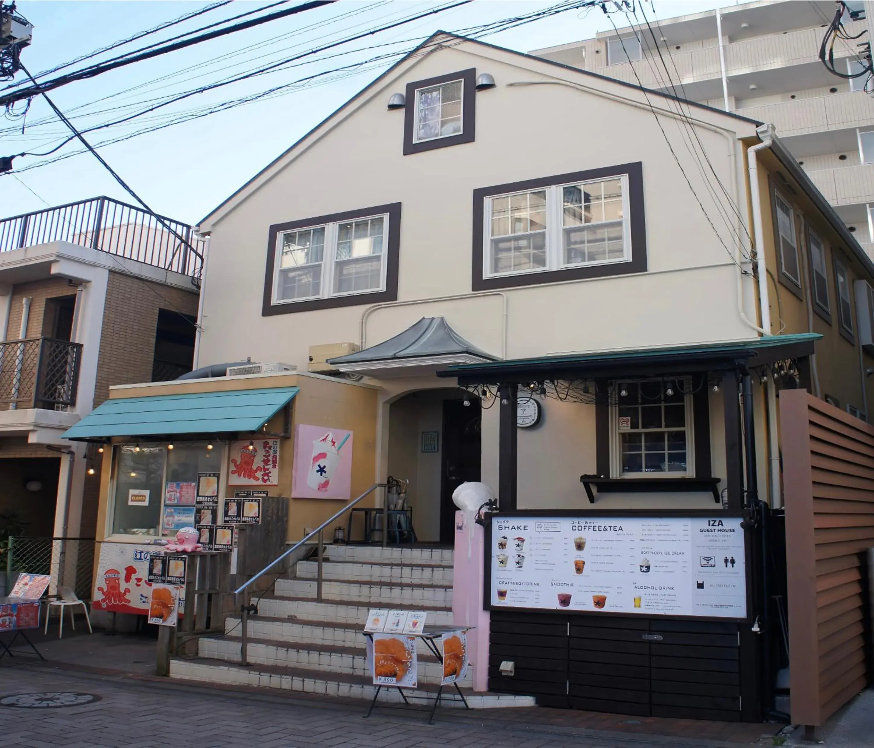 Property building in IZA Enoshima Guest House and Bar Property building in IZA Enoshima Guest House and Bar