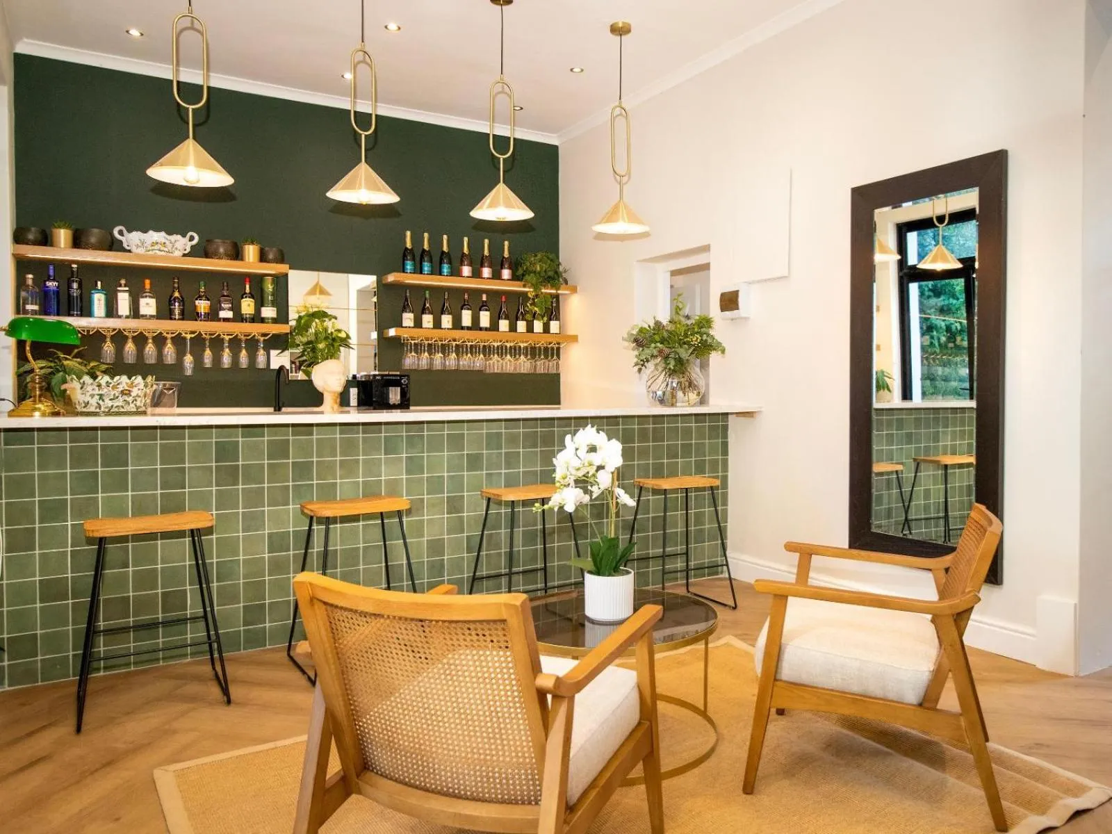 Lounge or bar in One Kensington Boutique Hotel