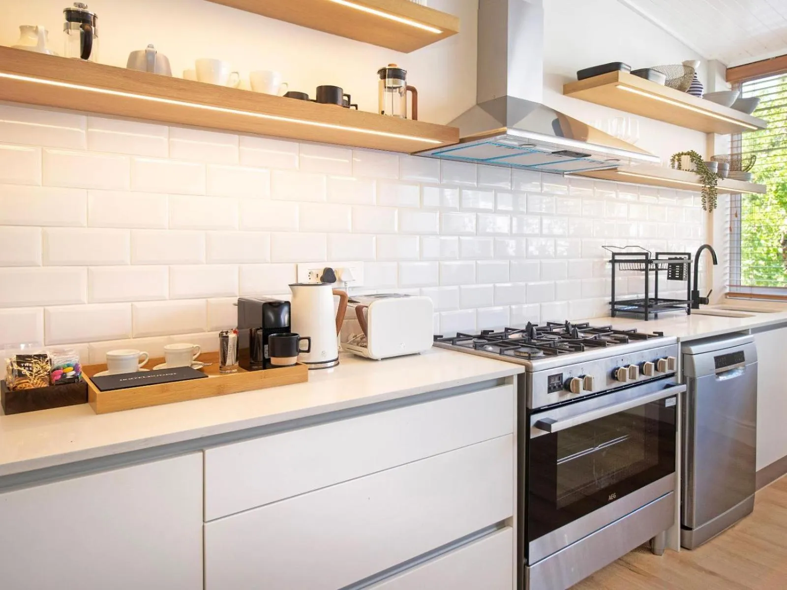 Kitchen or kitchenette in One Kensington Boutique Hotel