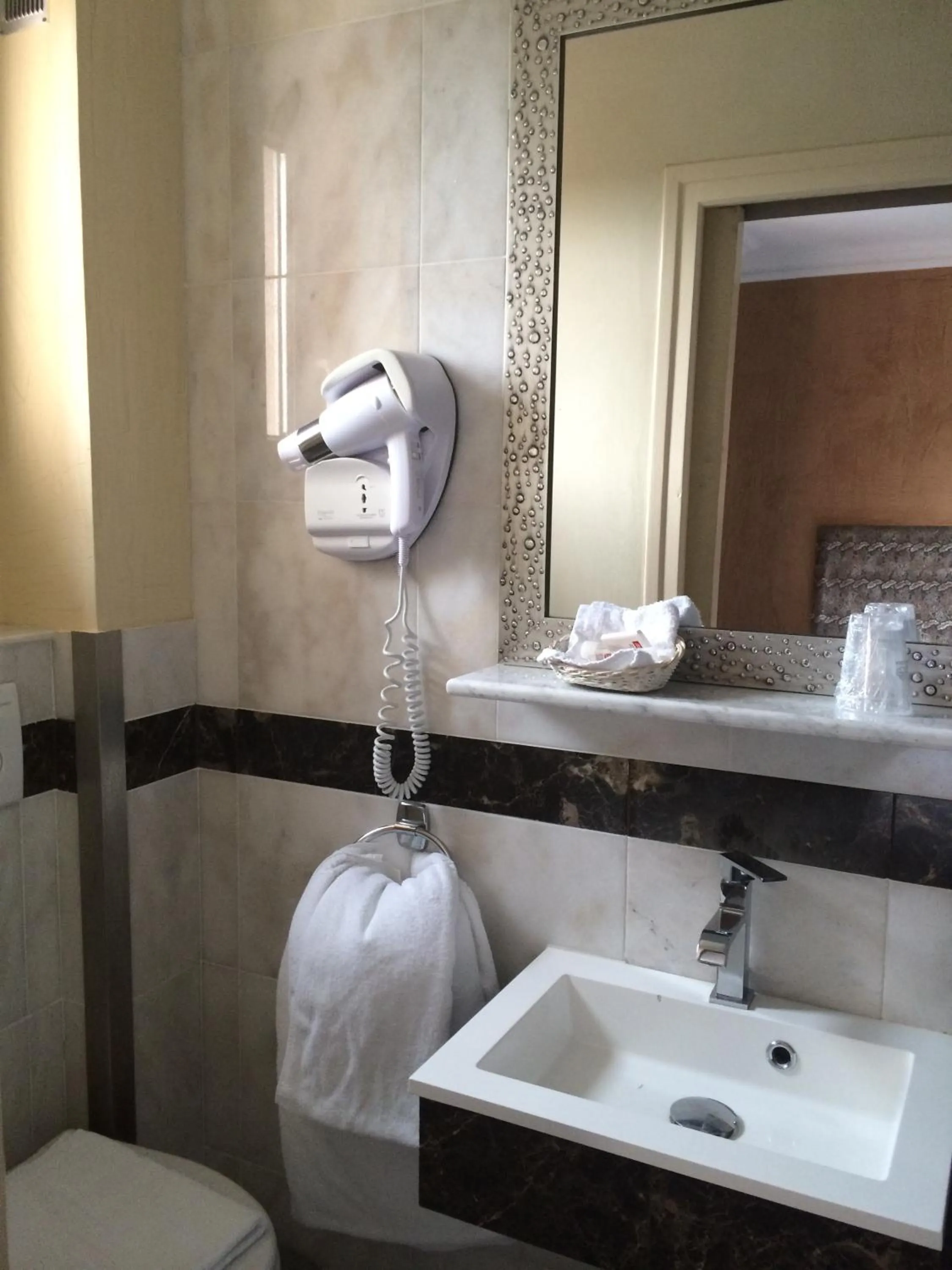 Bathroom in Hôtel Saint Alban