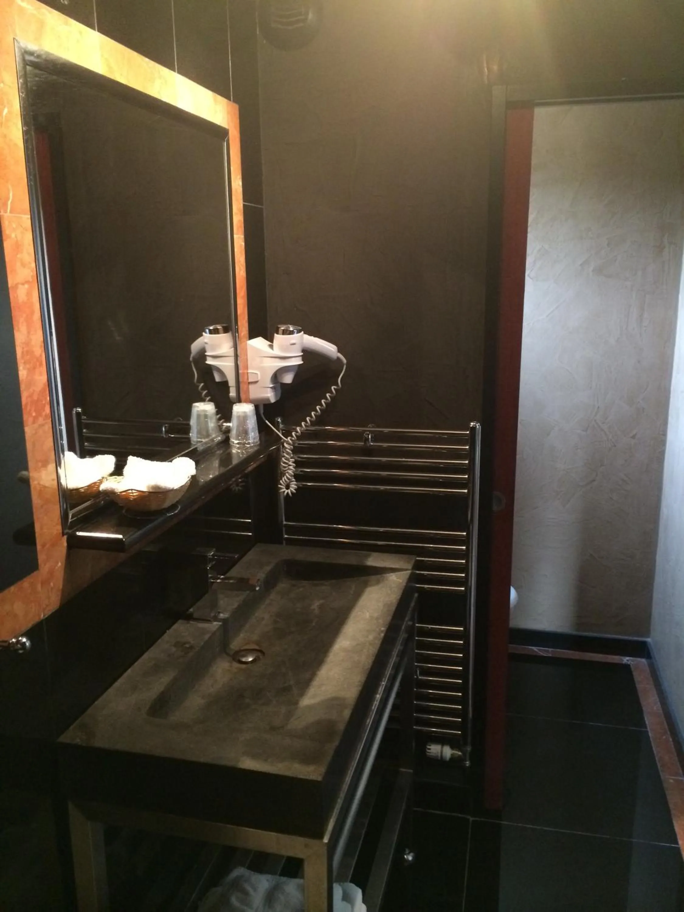 Bathroom in Hôtel Saint Alban