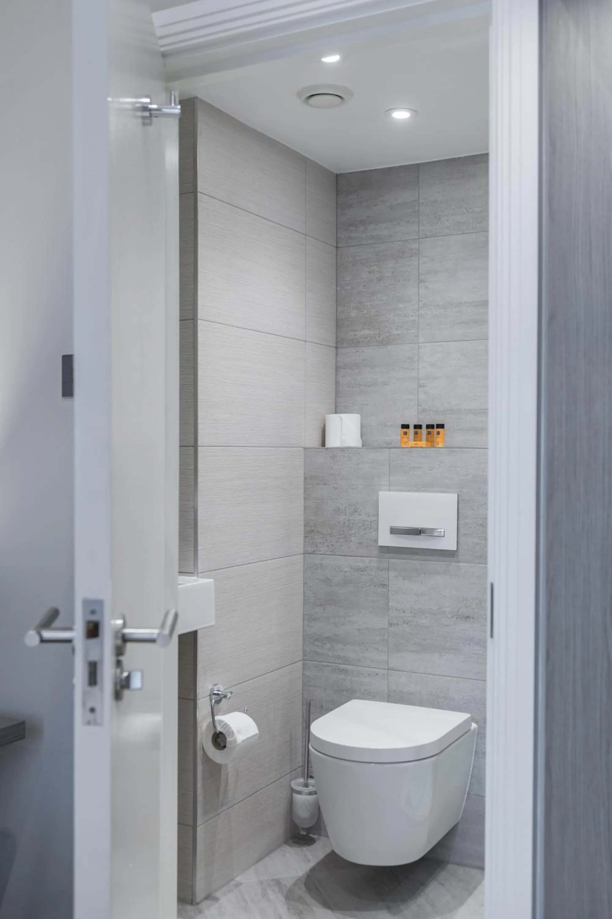 Bathroom in Mornington Victor Hotel London Belgravia