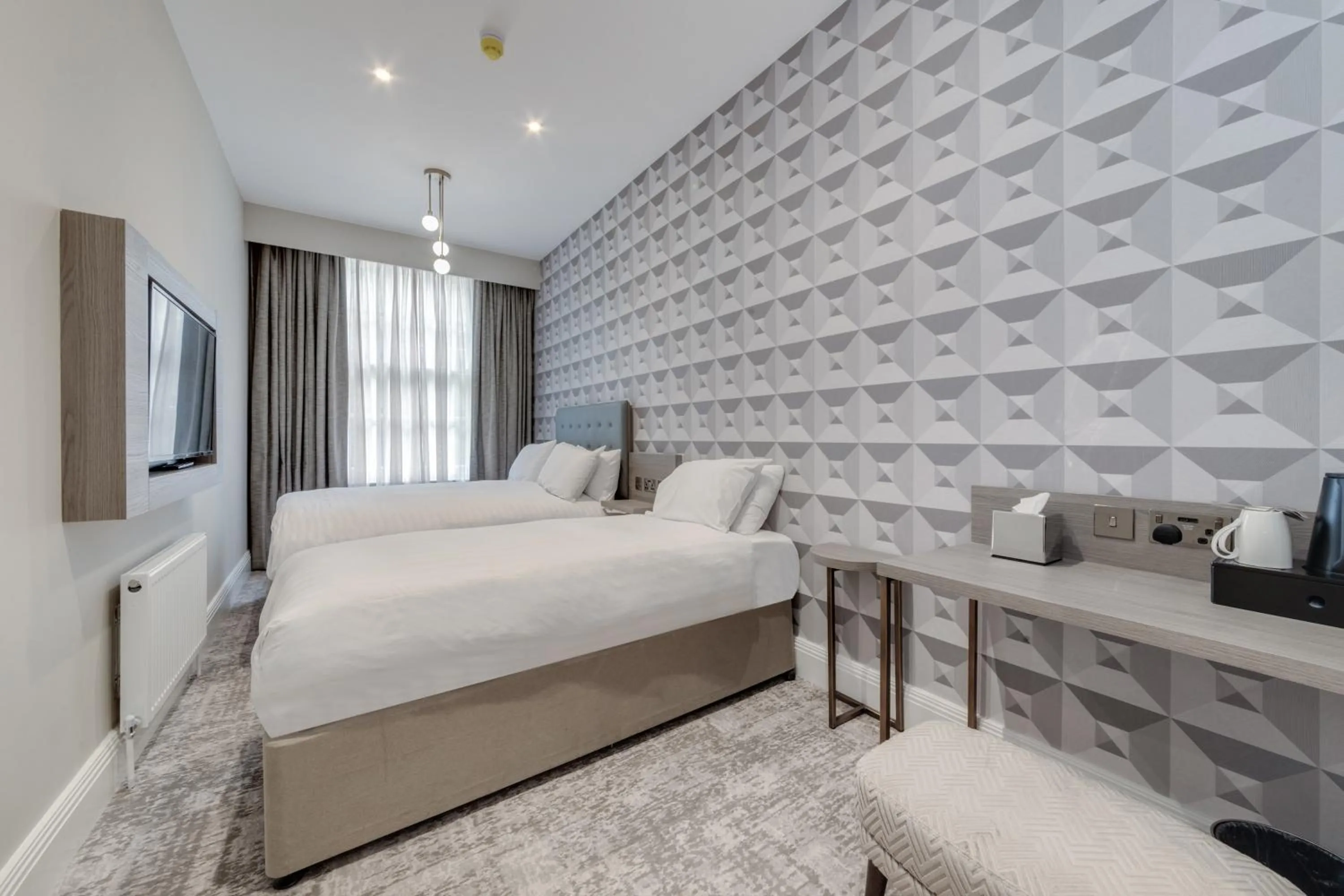 Bedroom, Bed in Mornington Victor Hotel London Belgravia