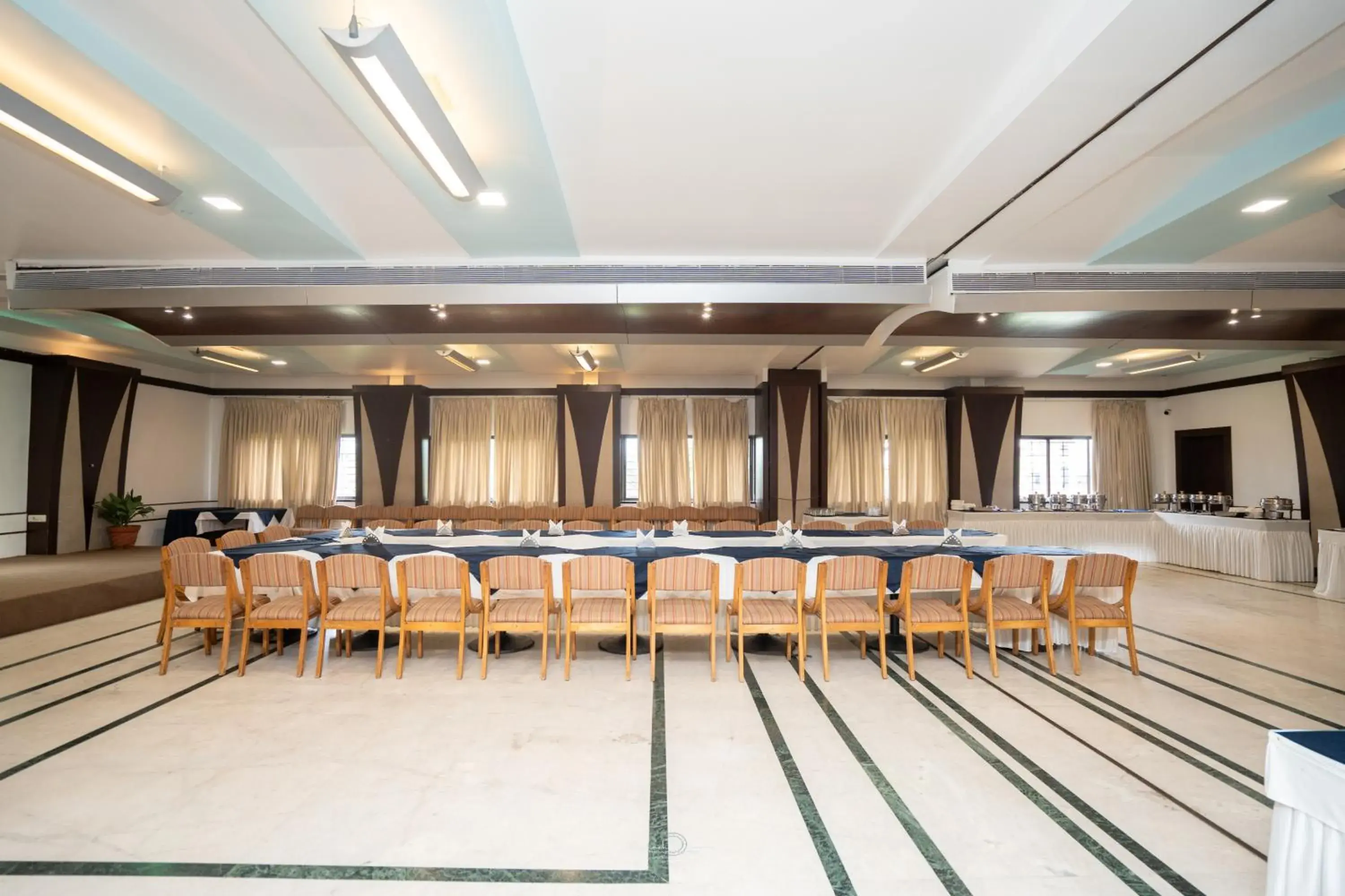 Restaurant/places to eat in Hotel Vrishali Executive Restaurant/places to eat in Hotel Vrishali Executive