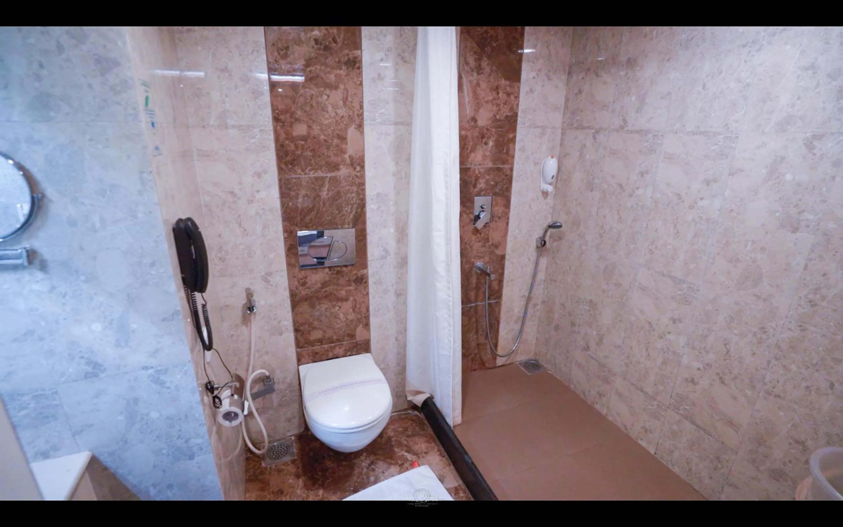 Bathroom in Hotel Vrishali Executive