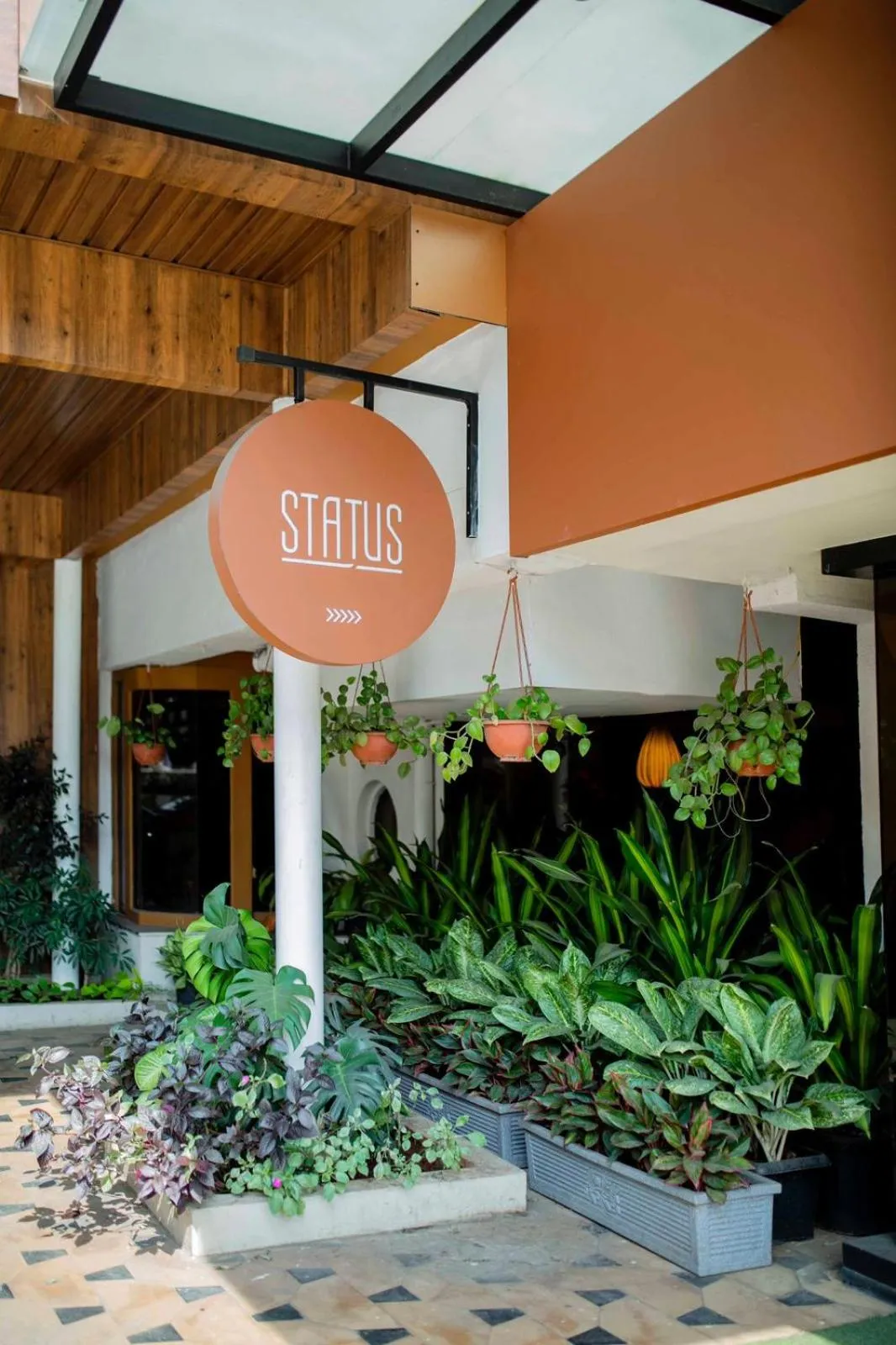 Restaurant/places to eat in Hotel Vrishali Executive