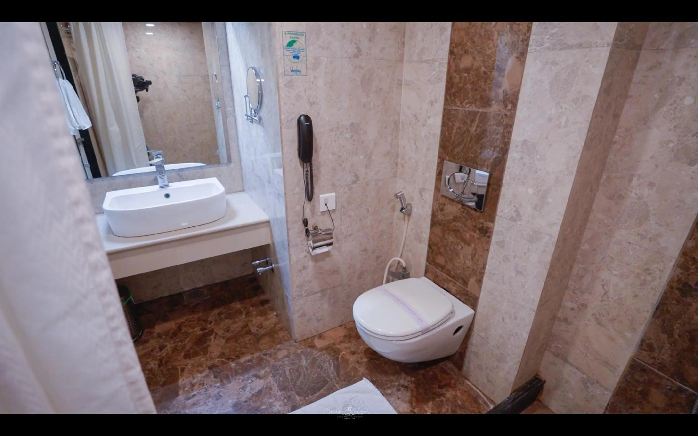Bathroom in Hotel Vrishali Executive