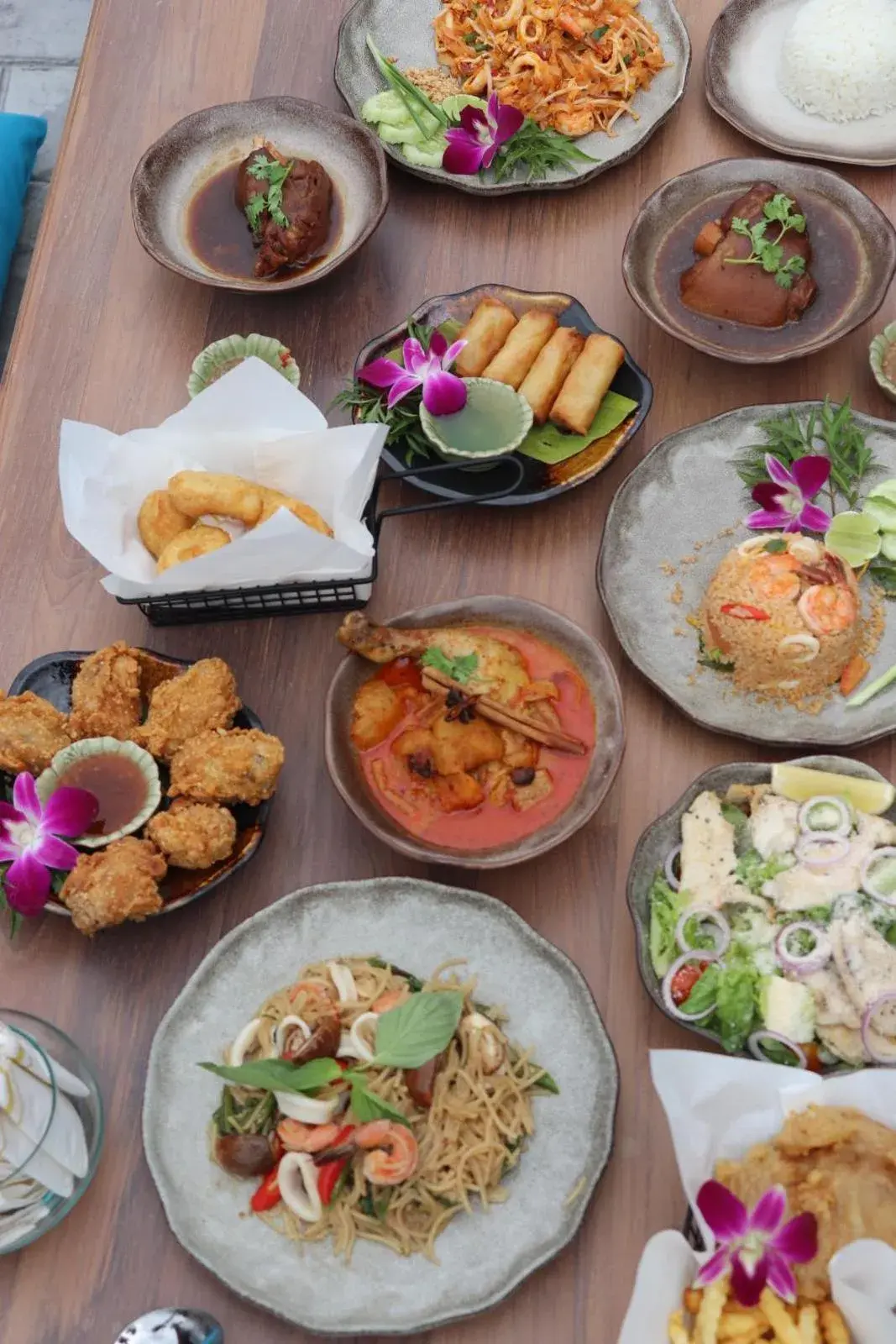 Restaurant/places to eat in Panphuree Residence - SHA Extra Plus Restaurant/places to eat in Panphuree Residence - SHA Extra Plus