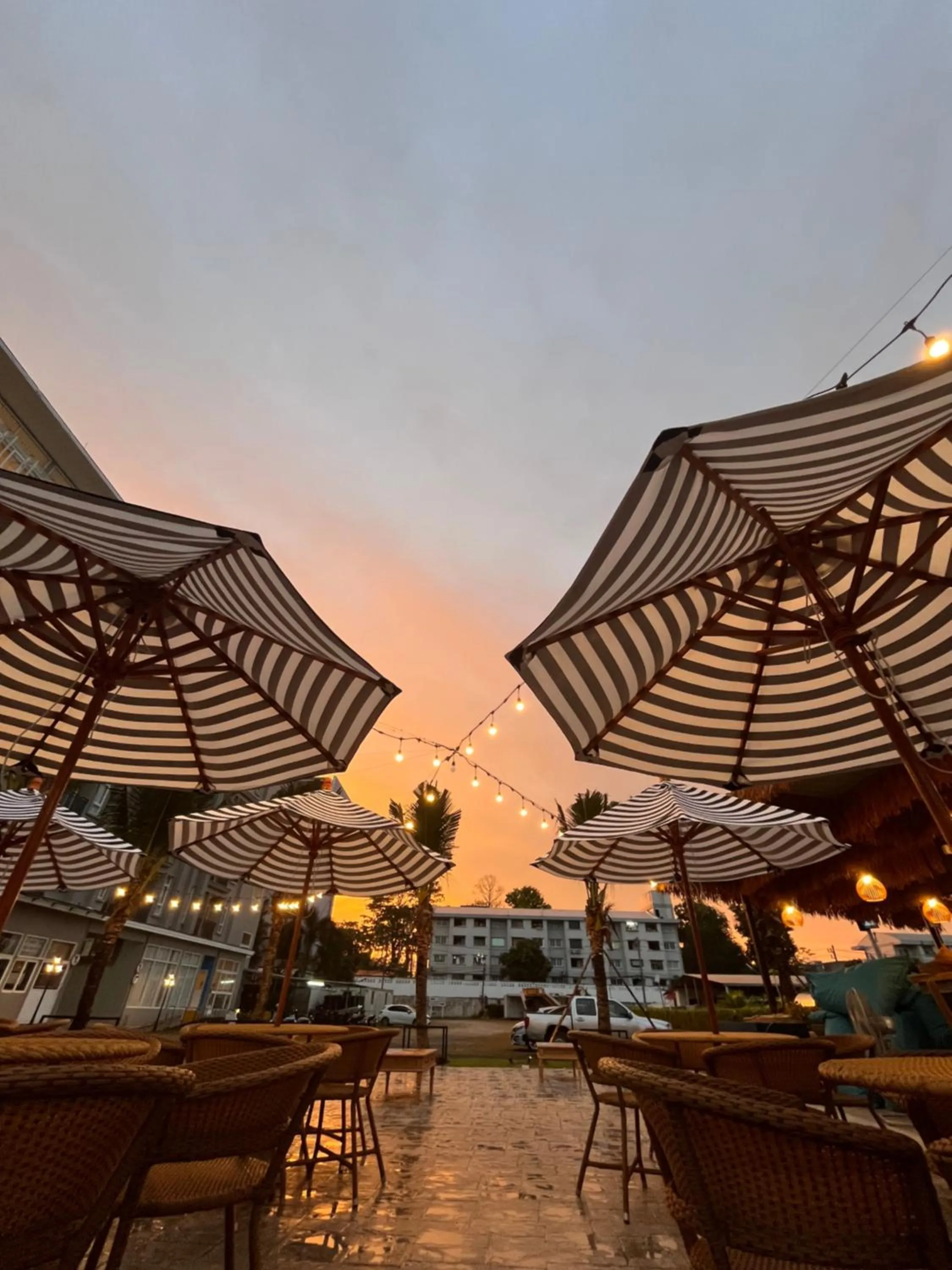 Restaurant/places to eat in Panphuree Residence - SHA Extra Plus