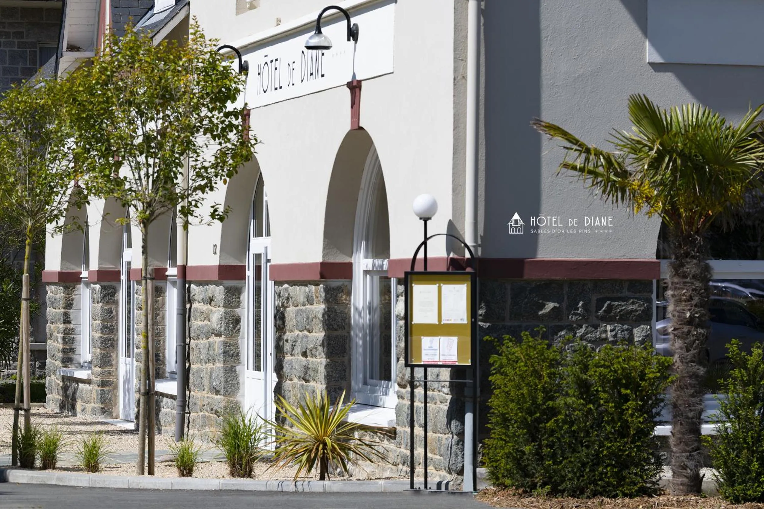 Property building in Hotel De Diane