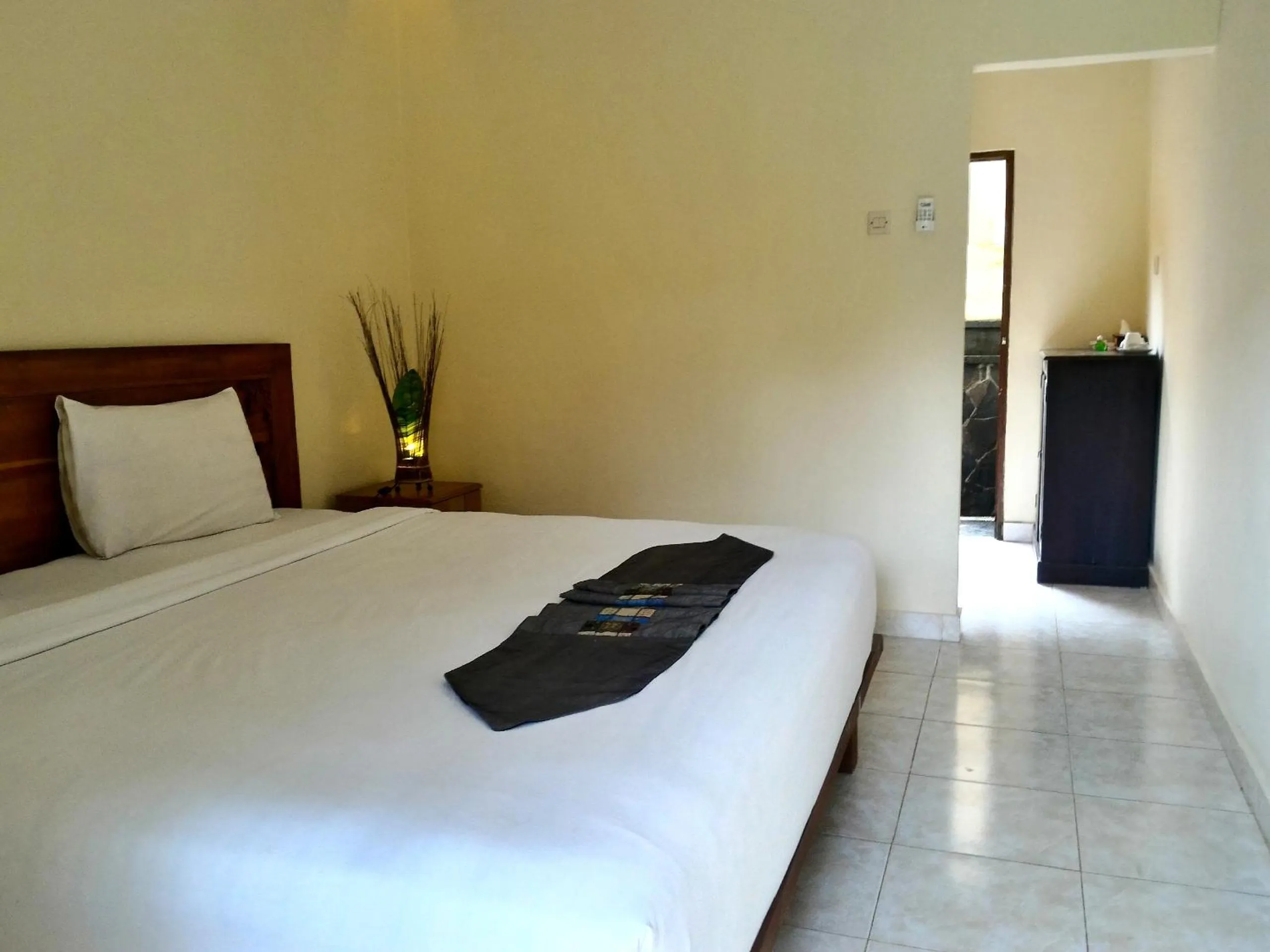 Bedroom, Bed in Astawa House