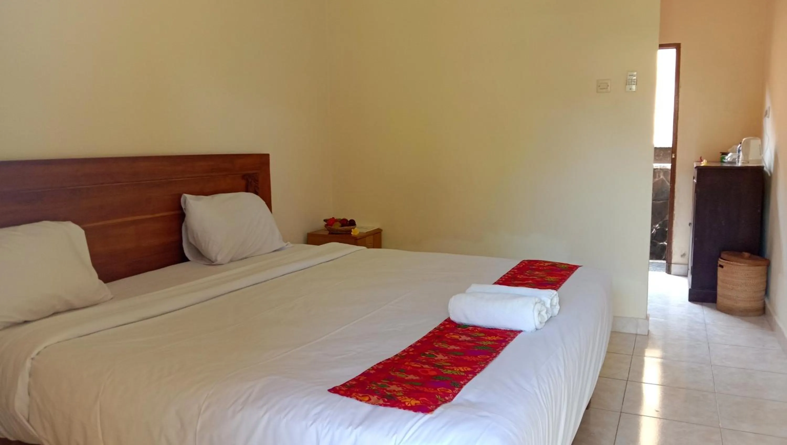 Bedroom, Bed in Astawa House