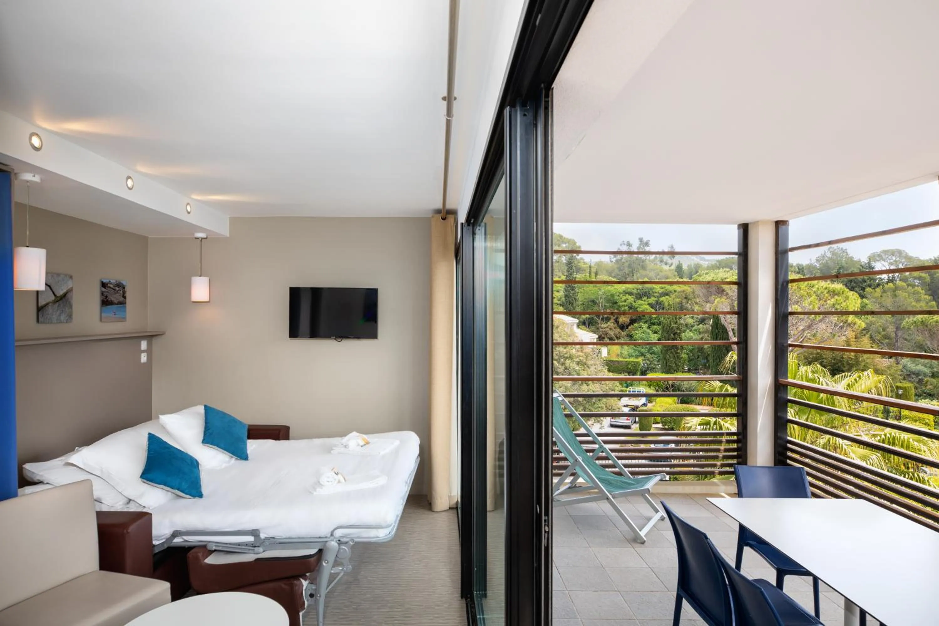 Photo of the whole room in SOWELL Family Riviera