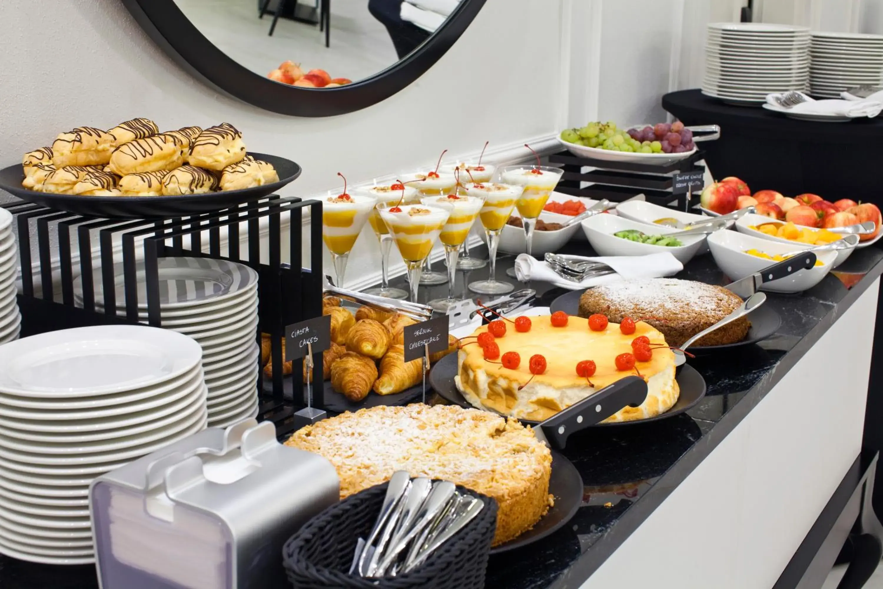 Buffet breakfast, Food in Hotel Unicus Palace