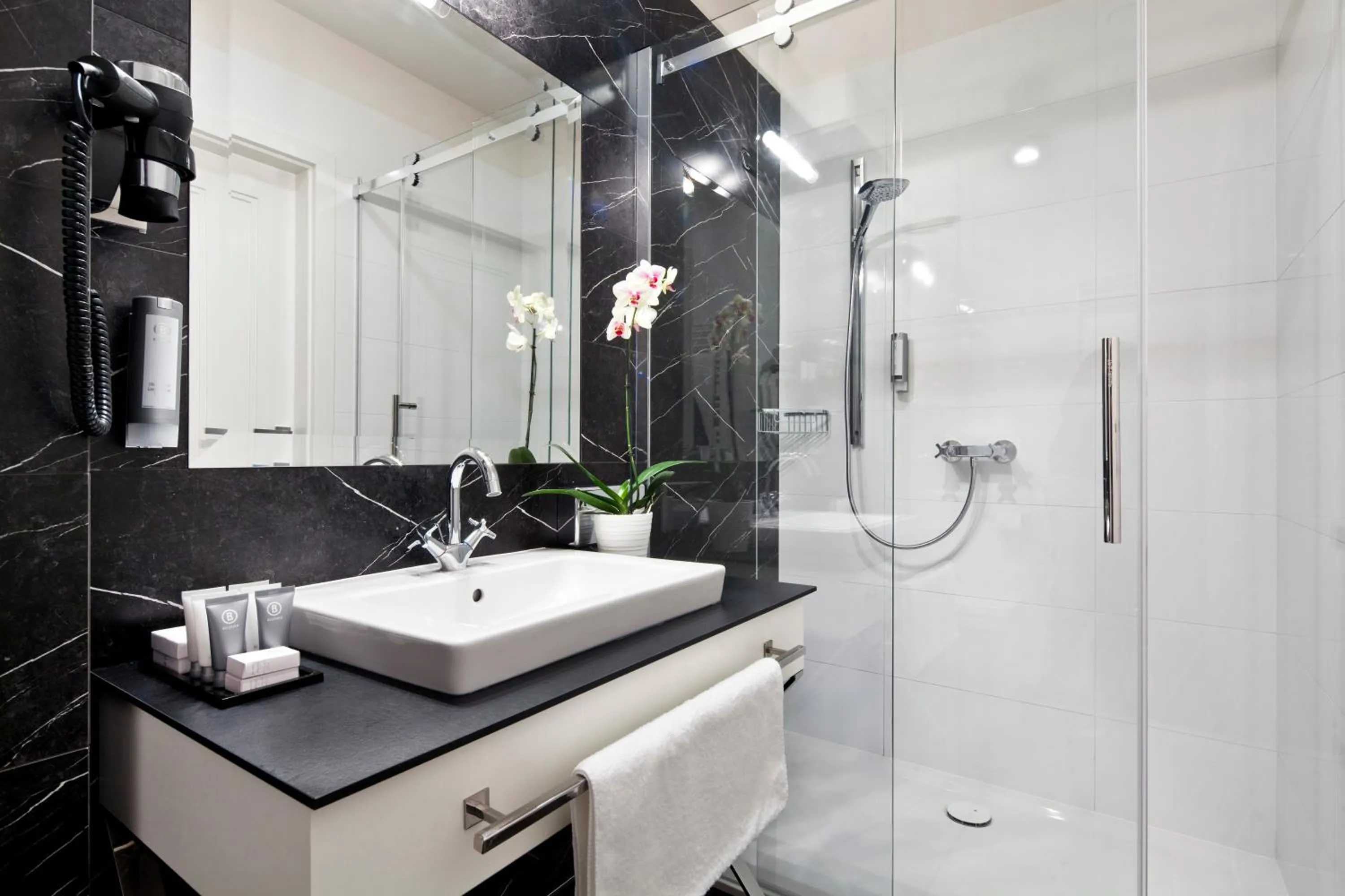 Bathroom in Wyndham Grand Krakow Old Town