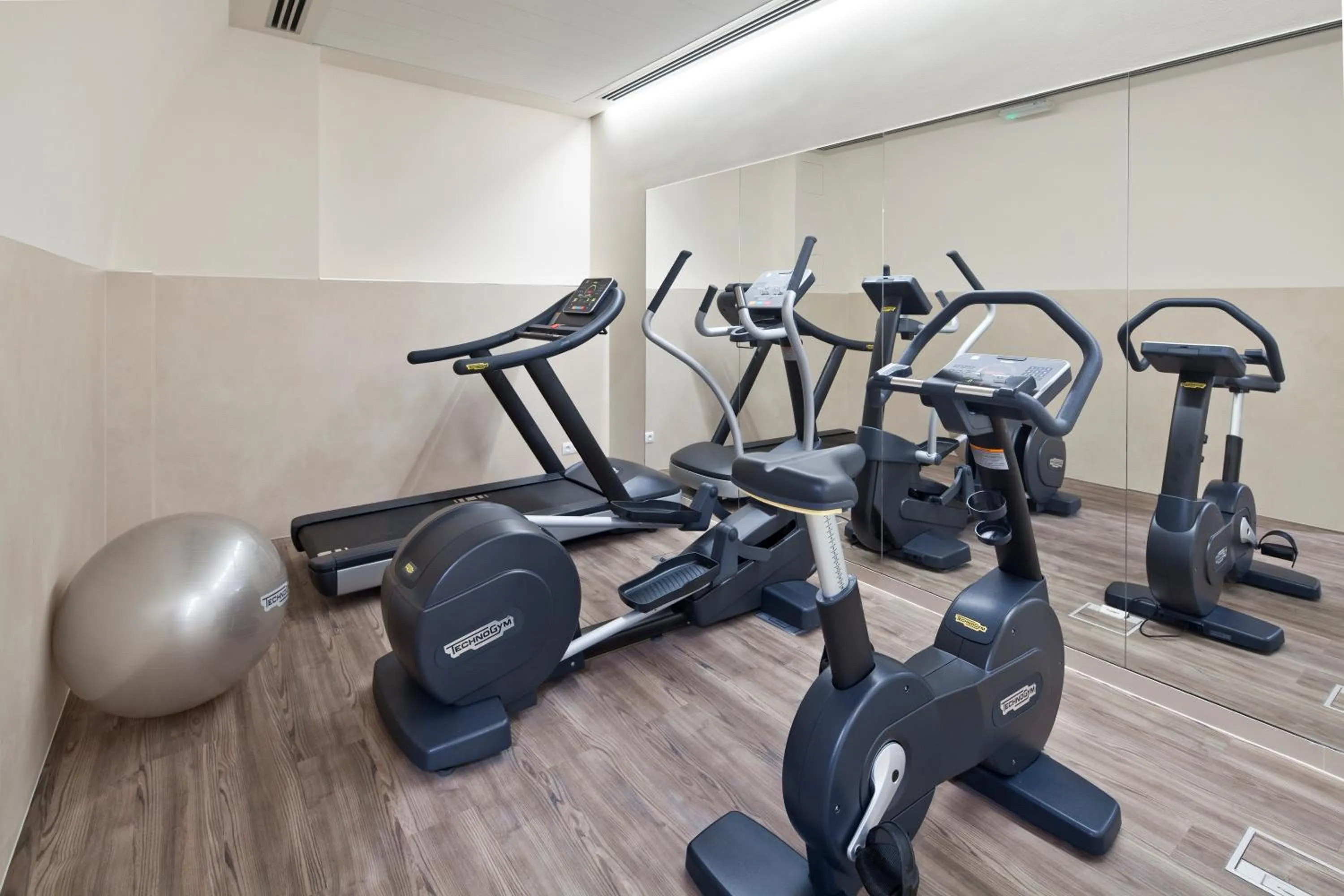 Fitness centre/facilities in Wyndham Grand Krakow Old Town