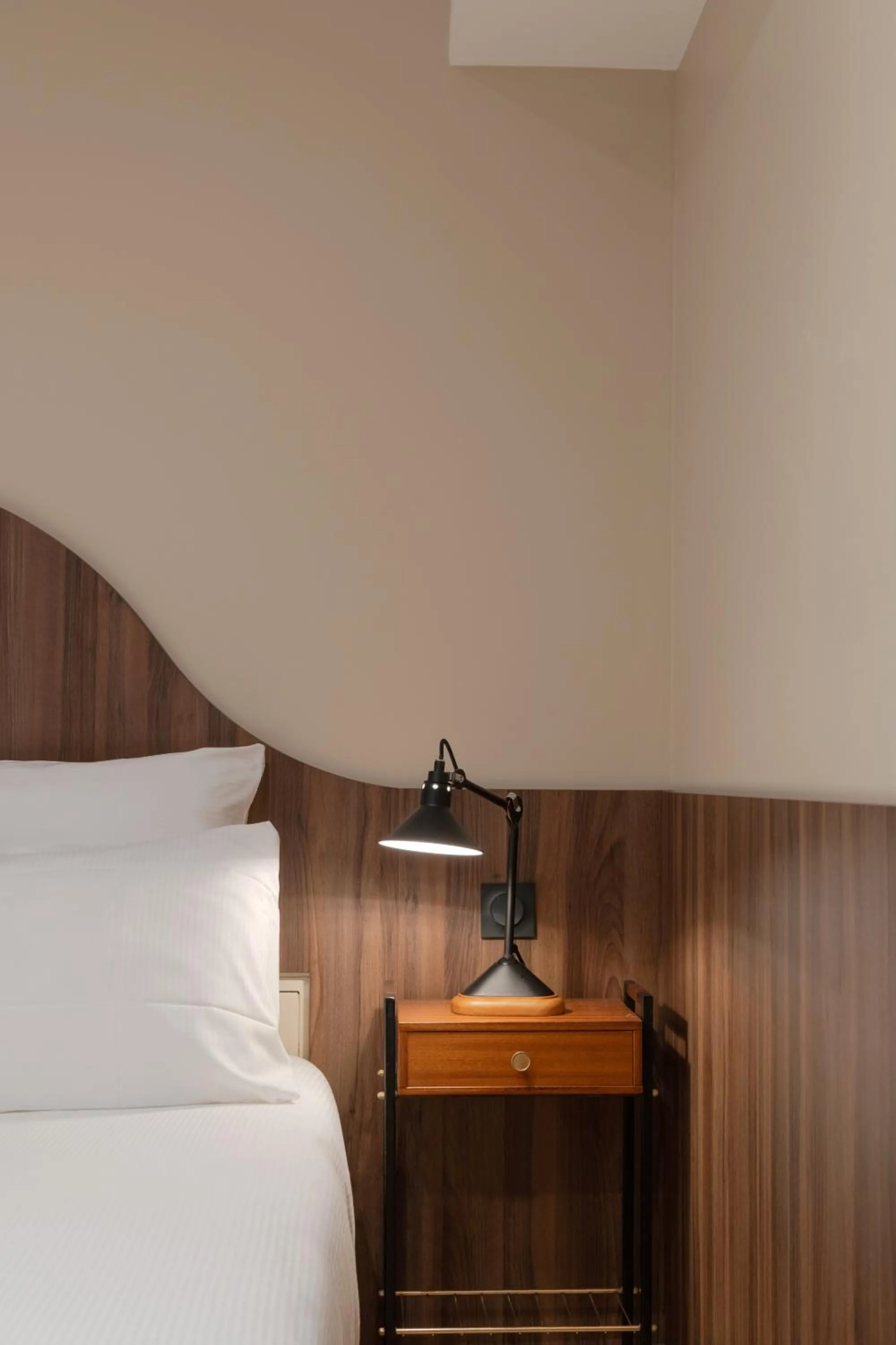 Decorative detail, Bed in Académie Hôtel Lyon