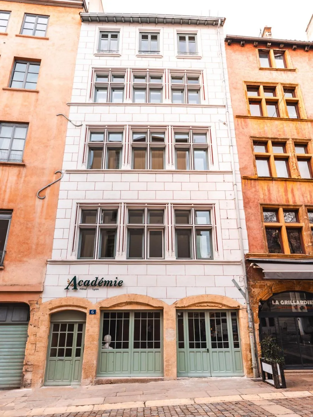 Facade/entrance in Académie Hôtel Lyon