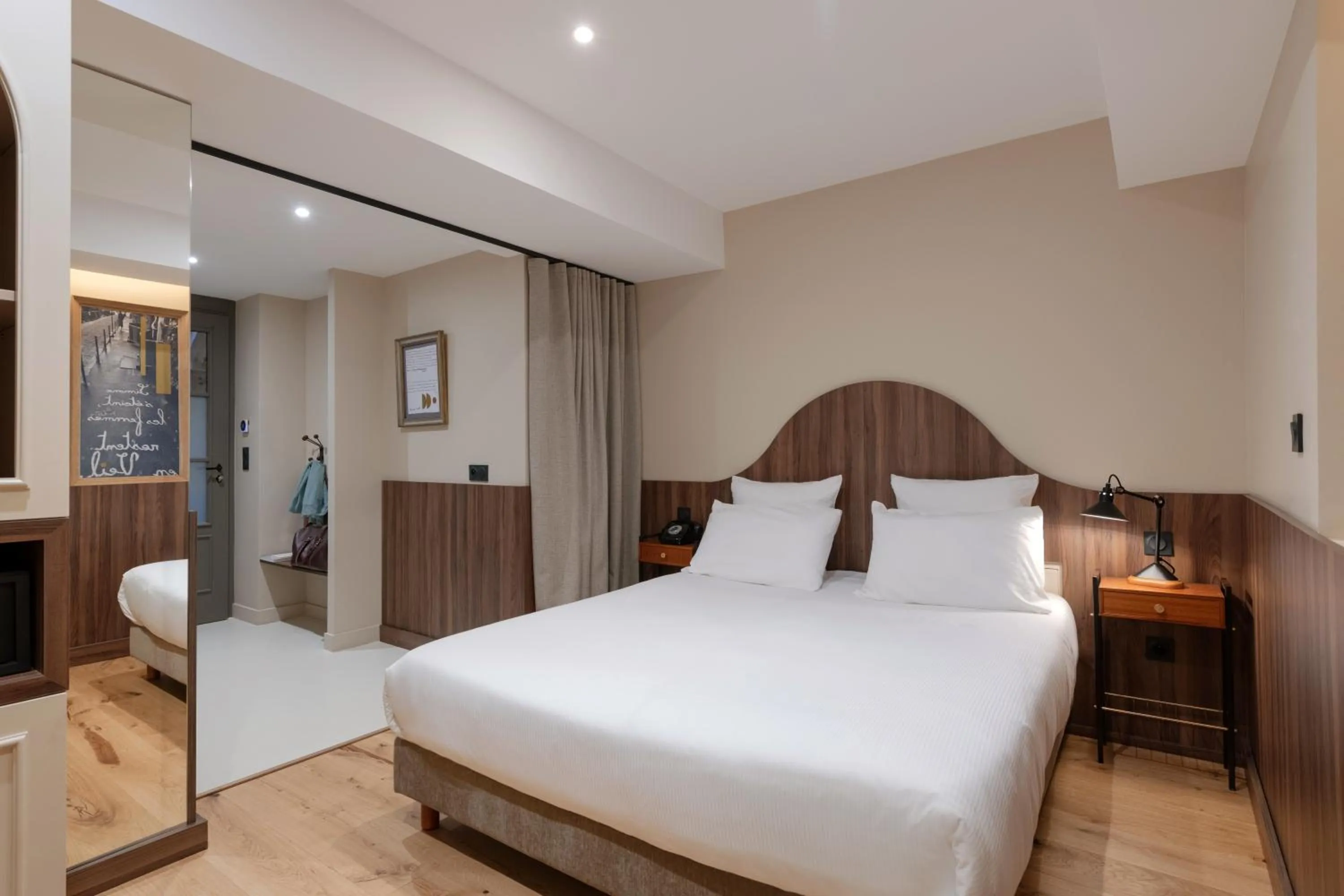 Bed in Académie Hôtel Lyon