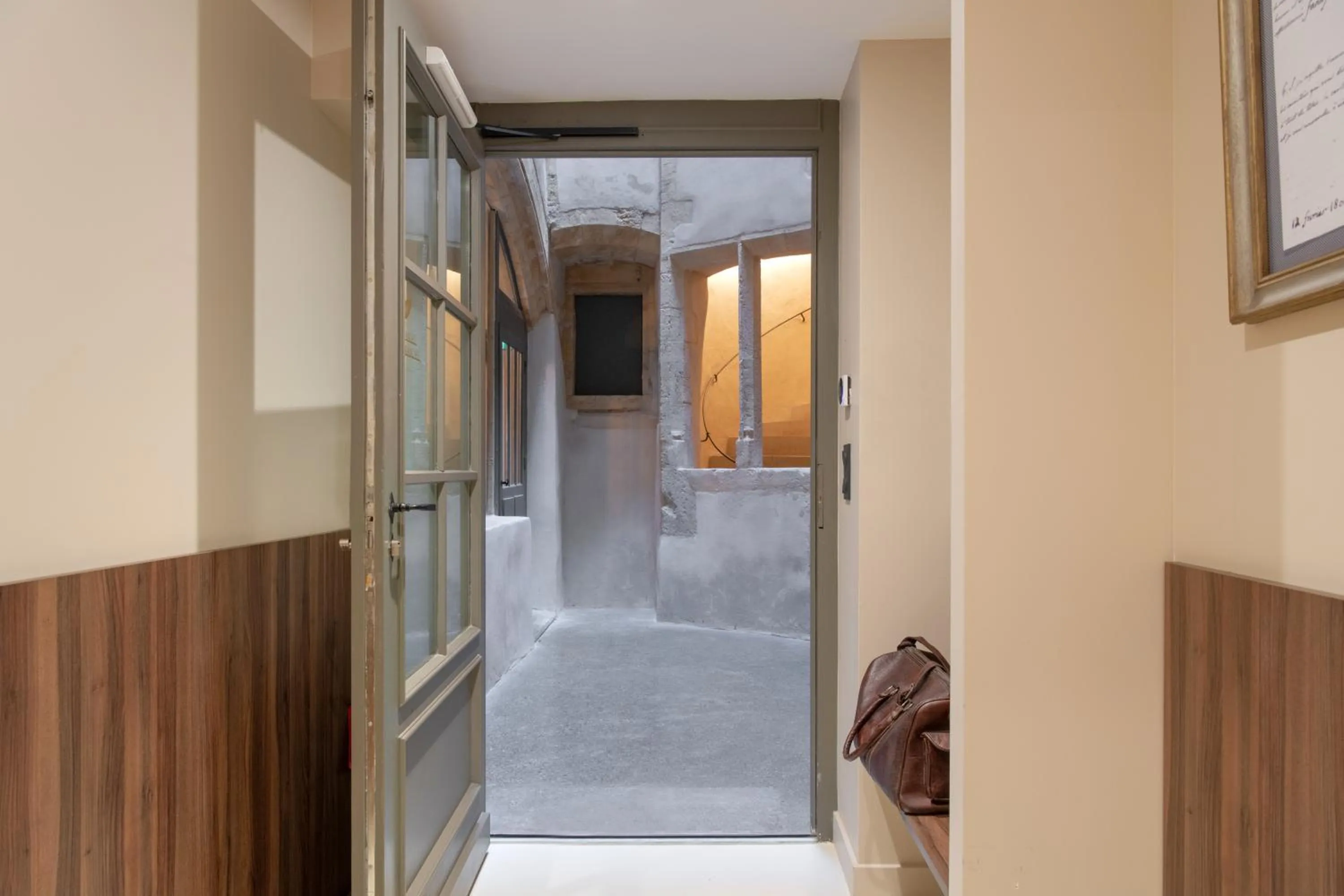 Inner courtyard view in Académie Hôtel Lyon