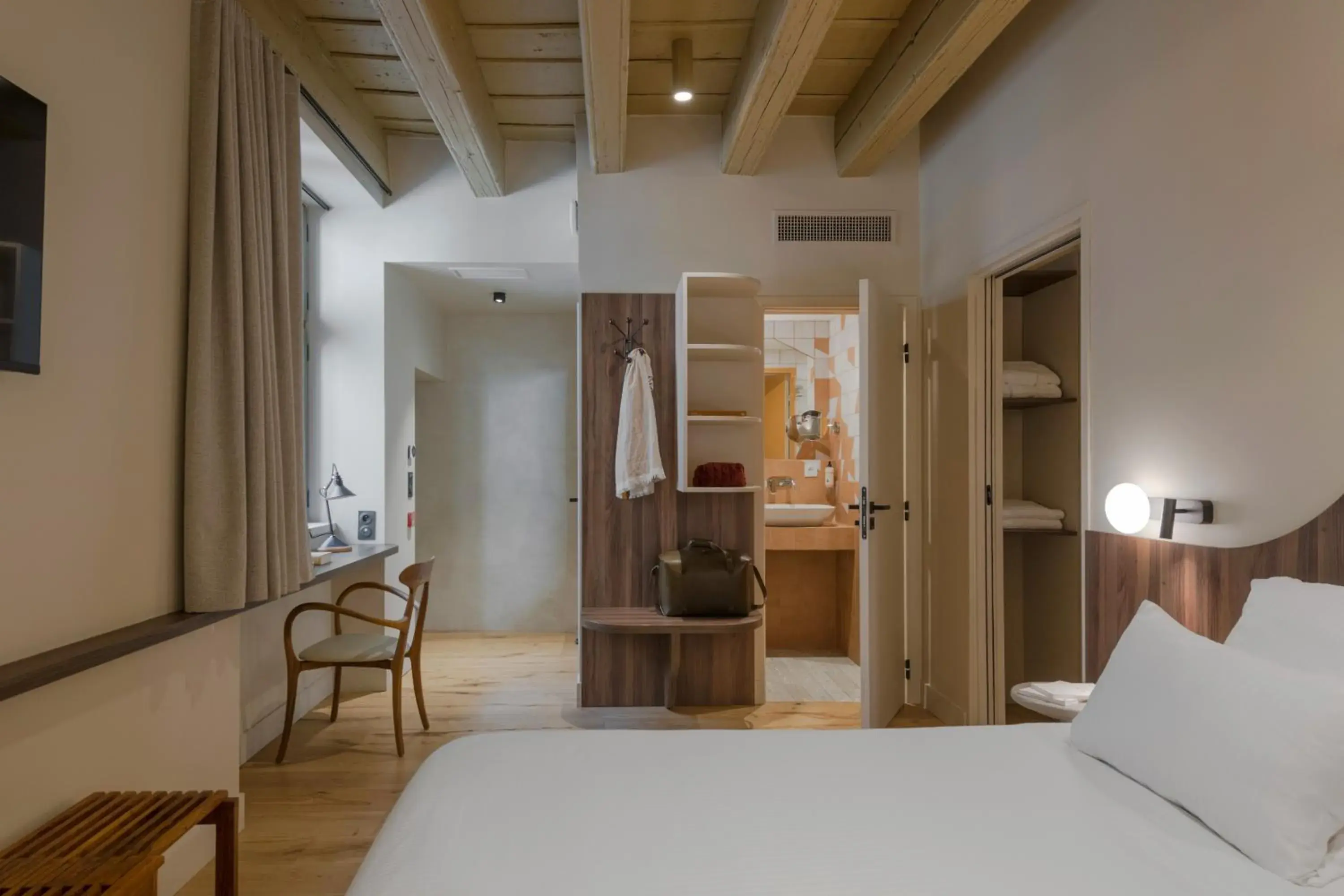 Bed in Académie Hôtel Lyon Bed in Académie Hôtel Lyon