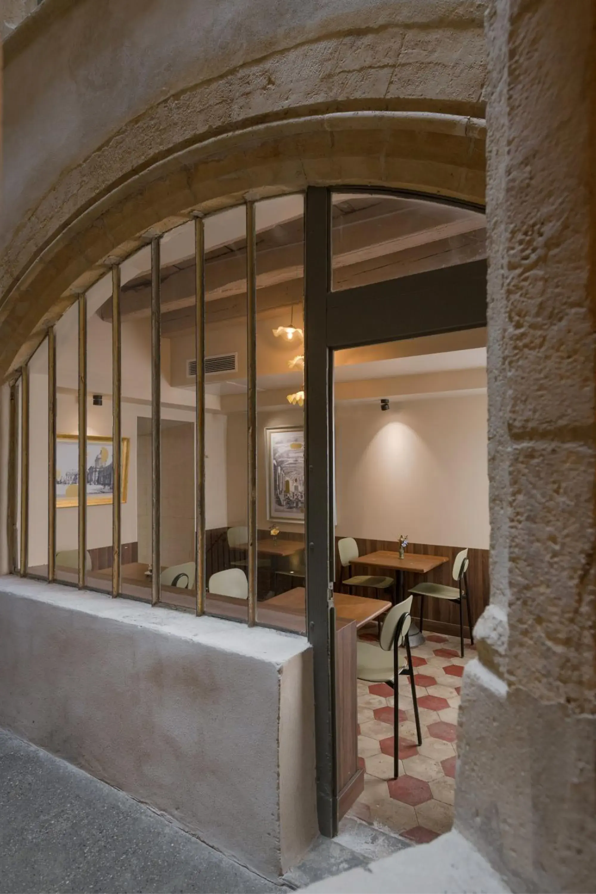 Inner courtyard view in Académie Hôtel Lyon Inner courtyard view in Académie Hôtel Lyon