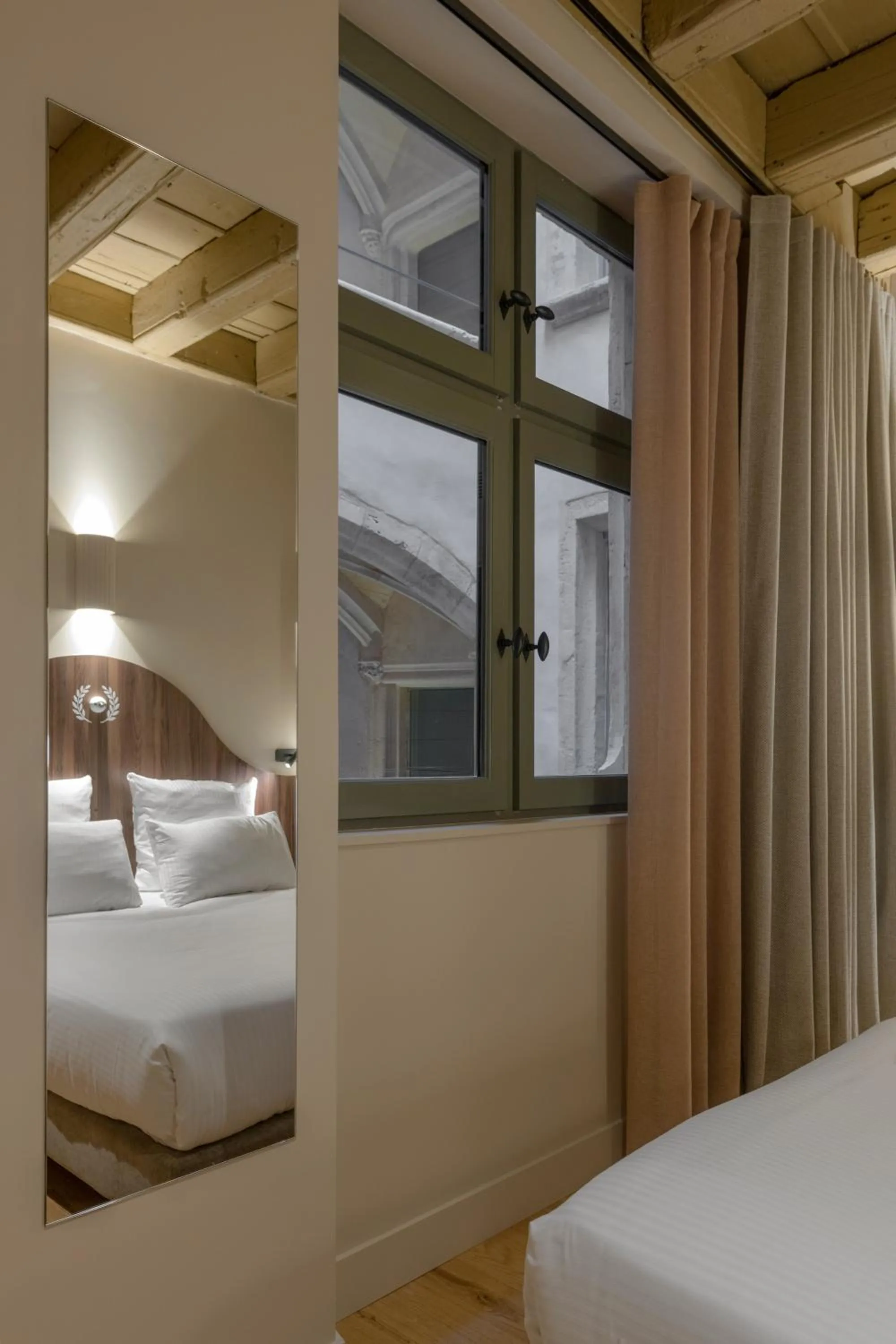 Bed in Académie Hôtel Lyon