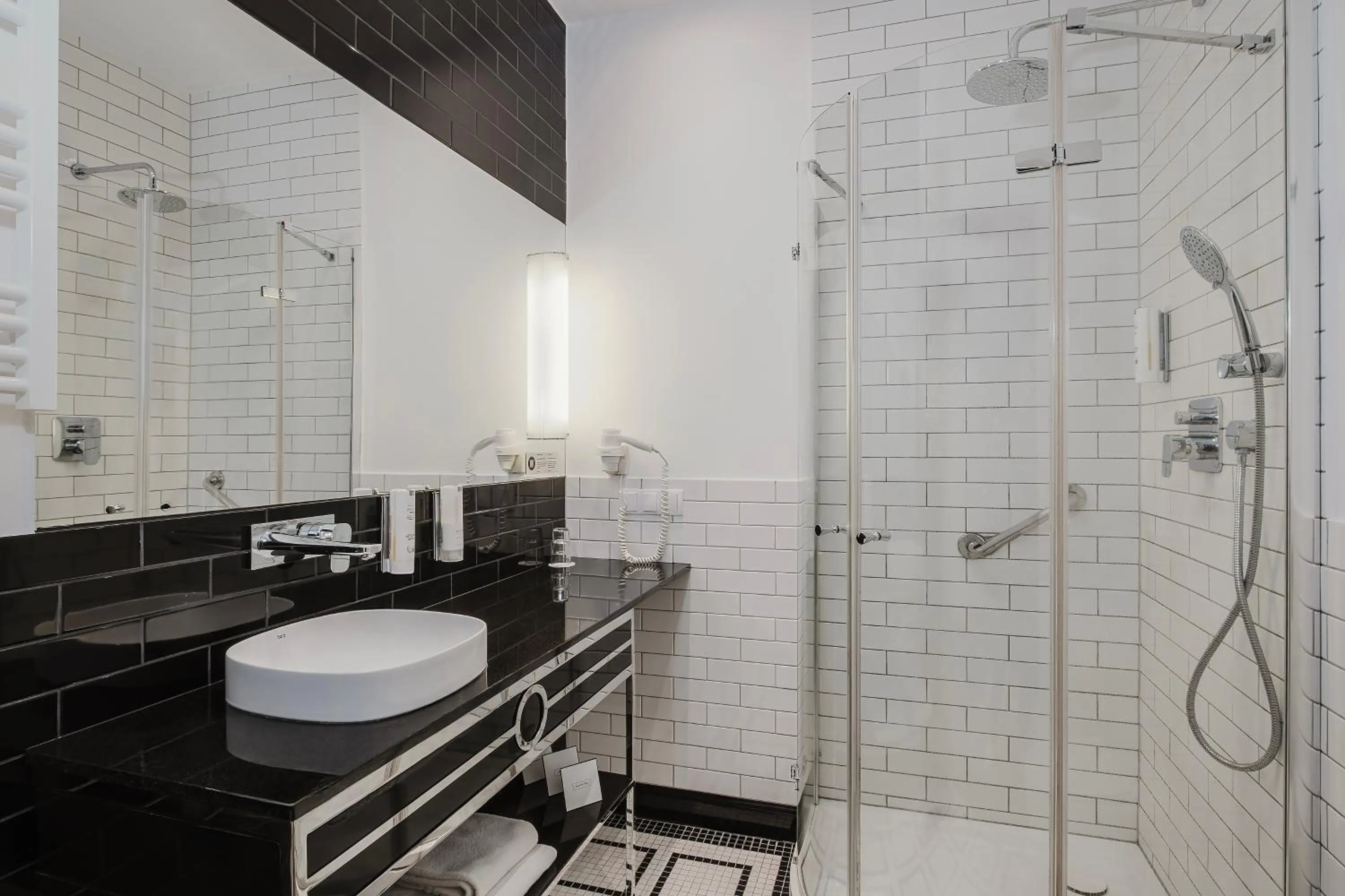 Shower in Craft Beer Central Hotel