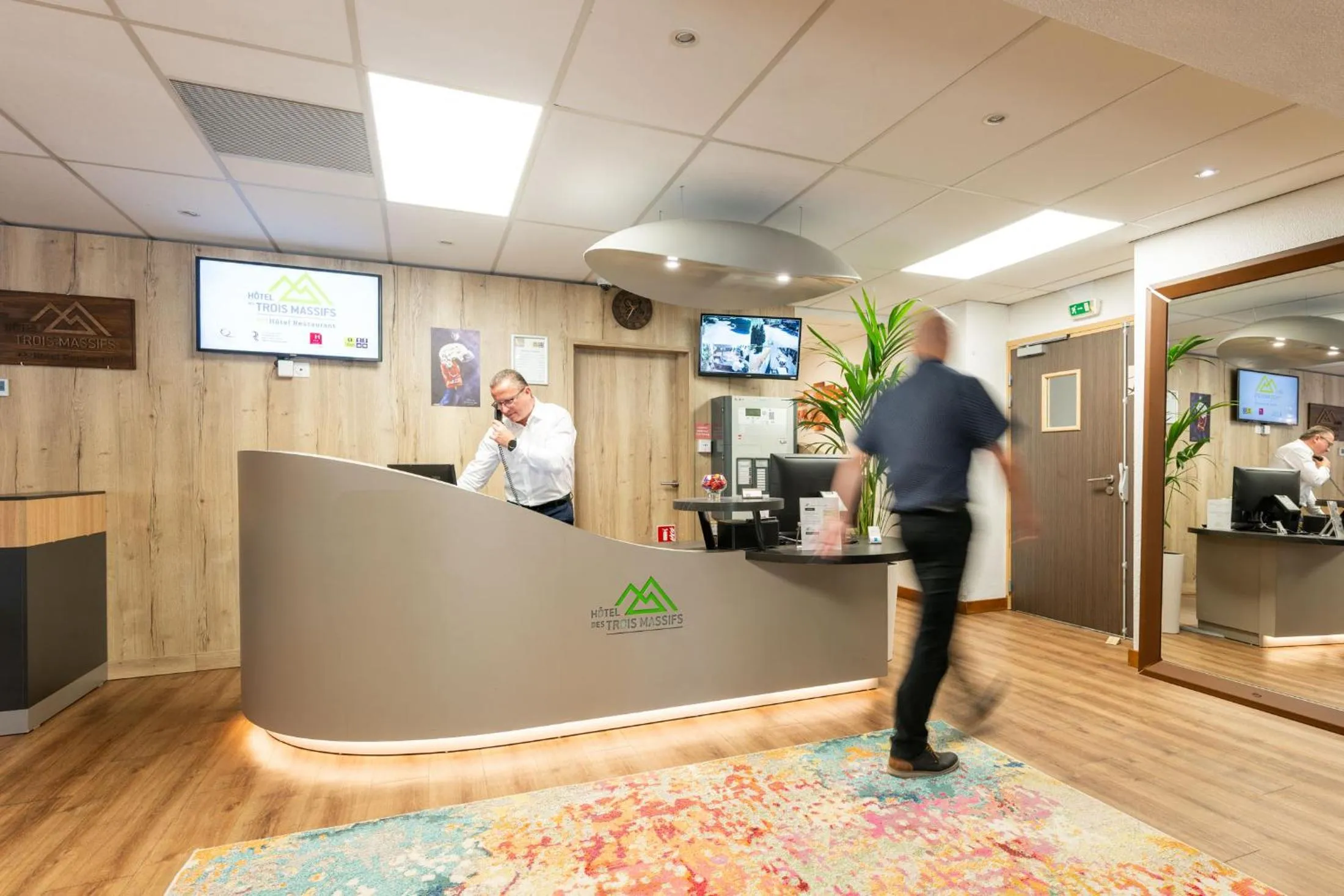 People in Hôtel des Trois Massifs