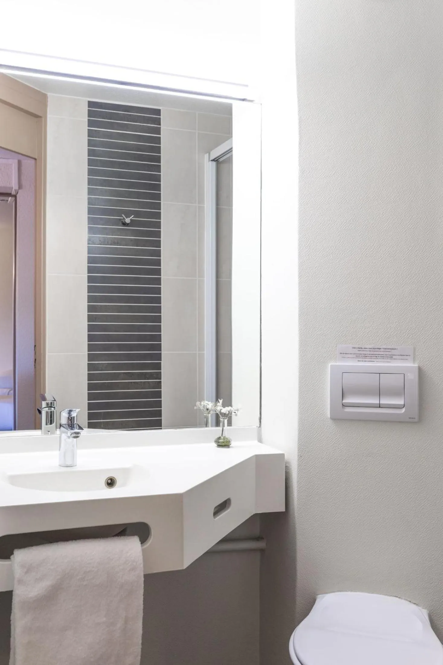 Bathroom in Hôtel des Trois Massifs