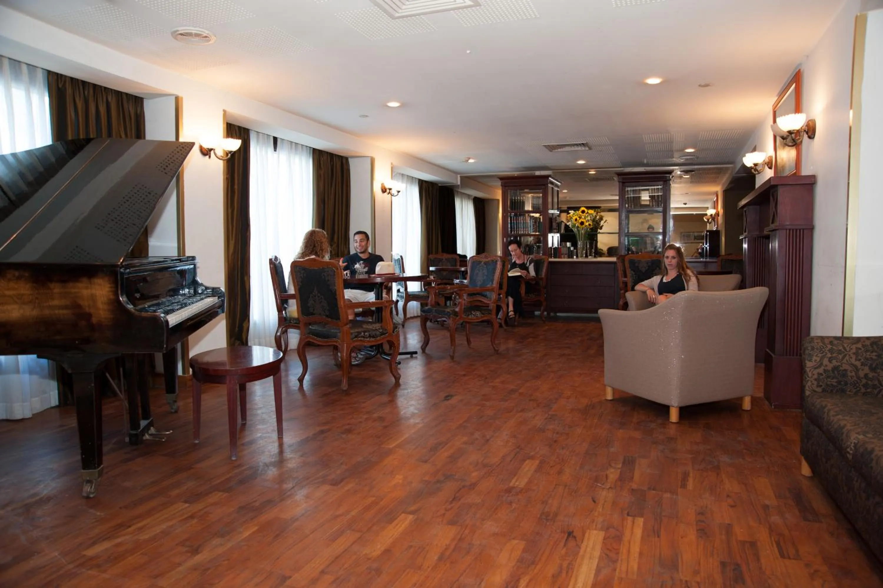 Lounge or bar in Jerusalem Gold Hotel