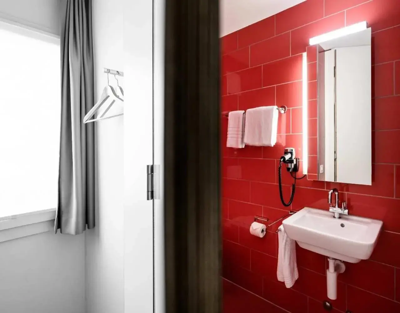 Single Room in Hotel Bauernhof - Self Check-In Hotel Single Room in Hotel Bauernhof - Self Check-In Hotel