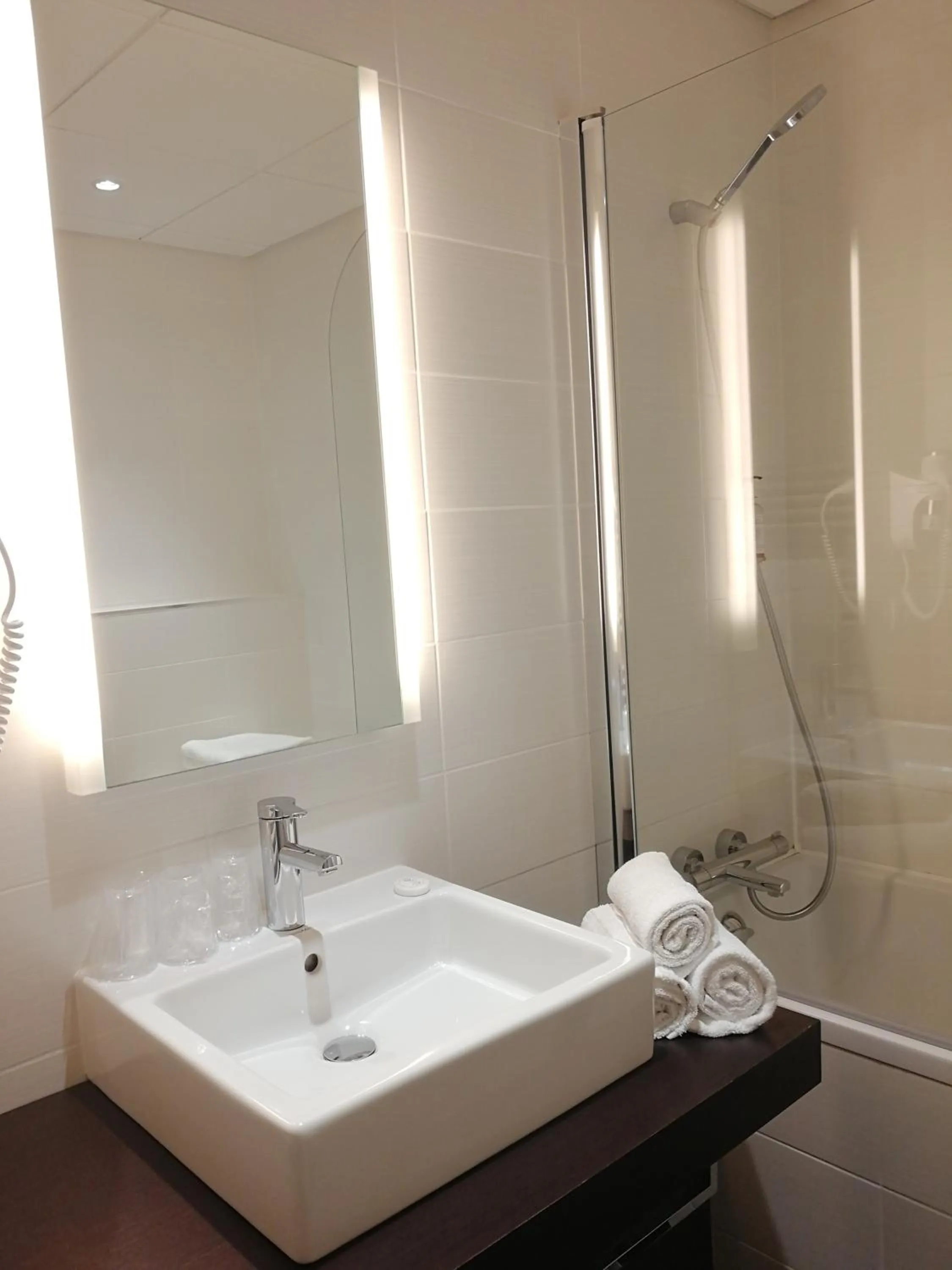 Bath in Logis Hôtels- Hôtel et Restaurant Domaine de Fompeyre