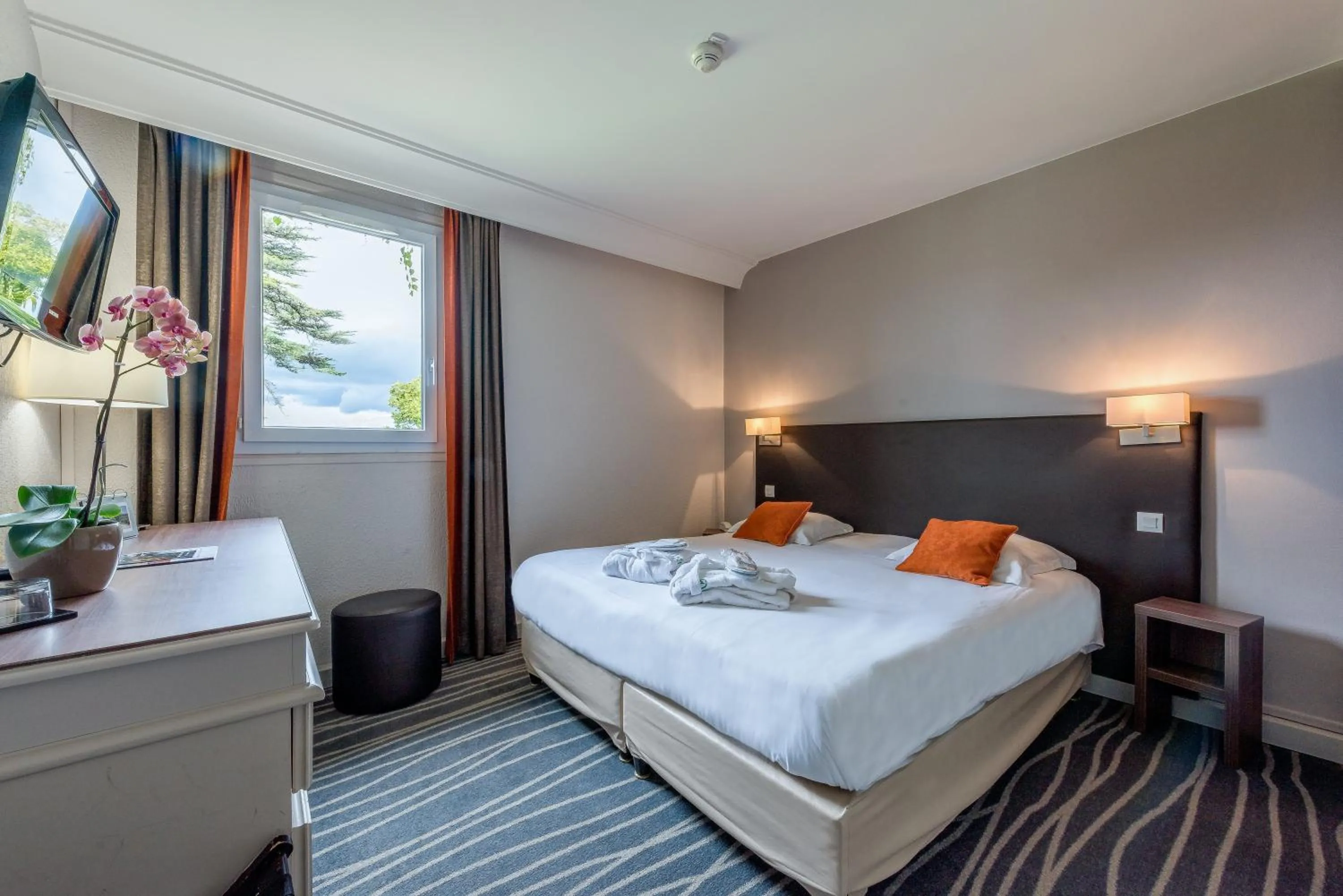 Bedroom, Bed in Logis Hôtels- Hôtel et Restaurant Domaine de Fompeyre