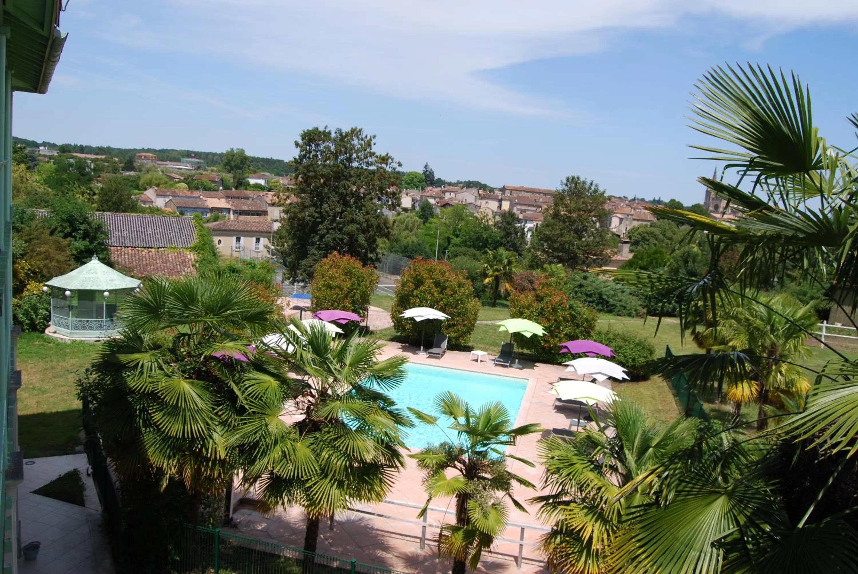 Garden in Logis Hôtels- Hôtel et Restaurant Domaine de Fompeyre