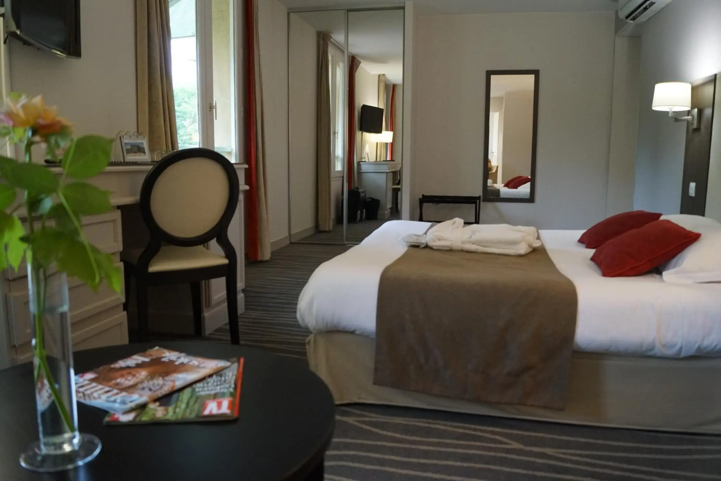 Bedroom, Bed in Logis Hôtels- Hôtel et Restaurant Domaine de Fompeyre Bedroom, Bed in Logis Hôtels- Hôtel et Restaurant Domaine de Fompeyre